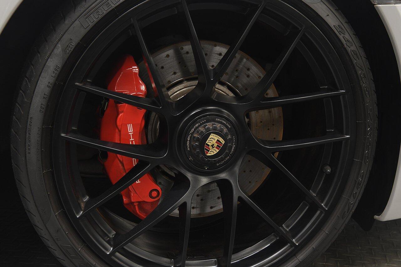 Porsche 911 view 45