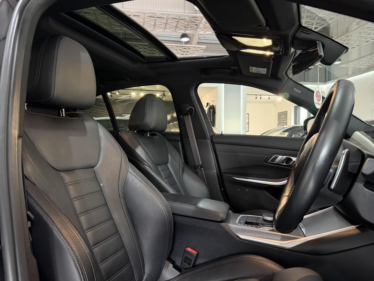 BMW 3 Series view 35