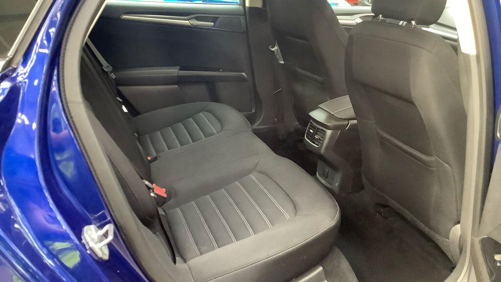 Ford Mondeo view 6