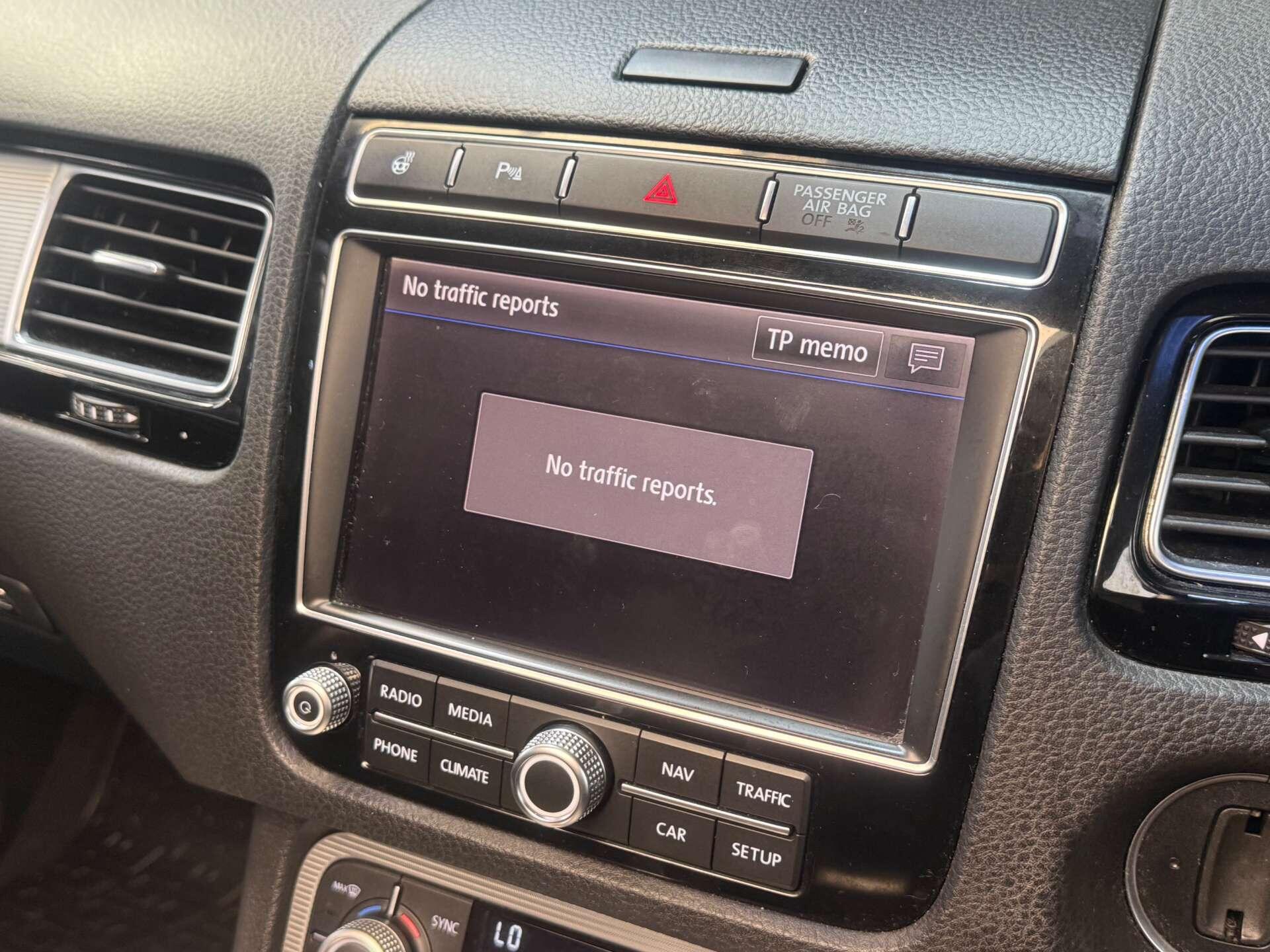 Volkswagen Touareg view 48