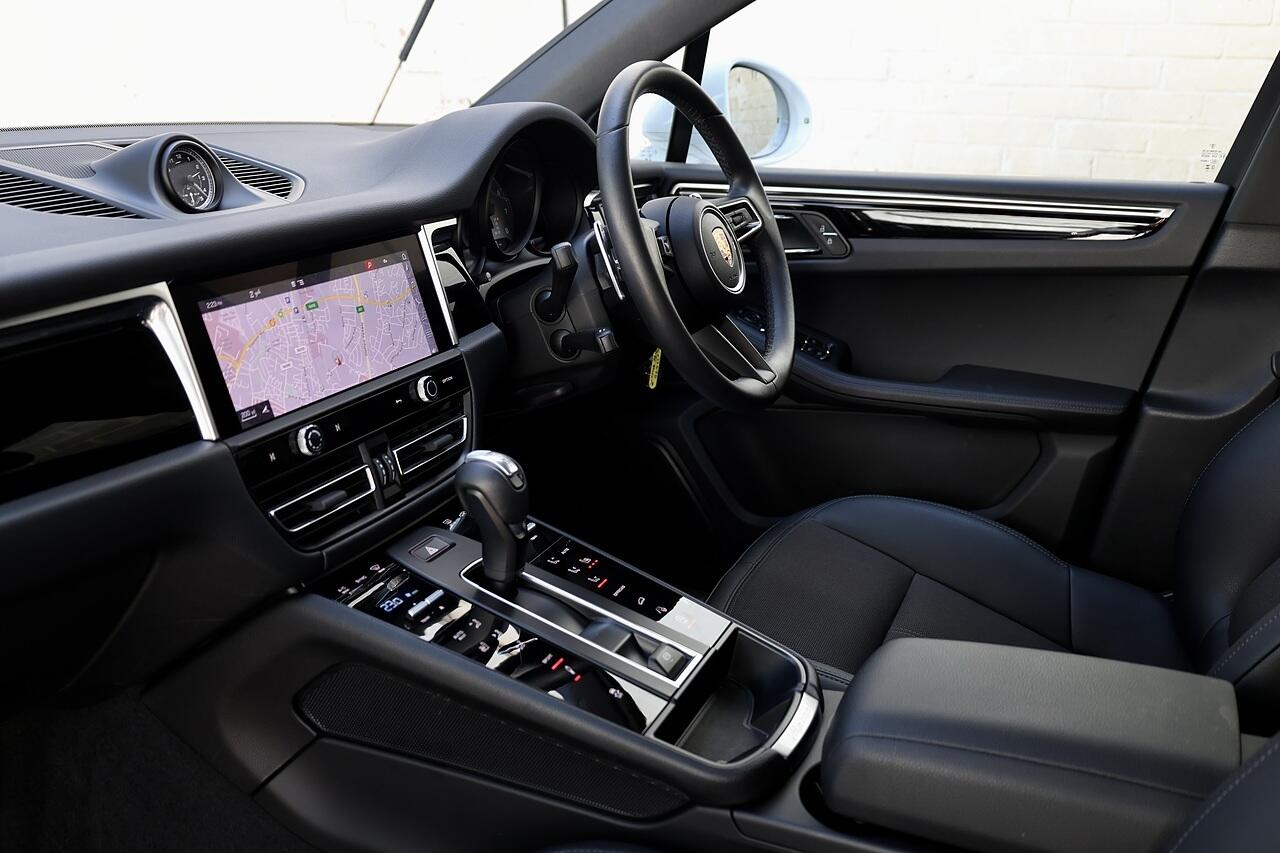 Porsche Macan view 10