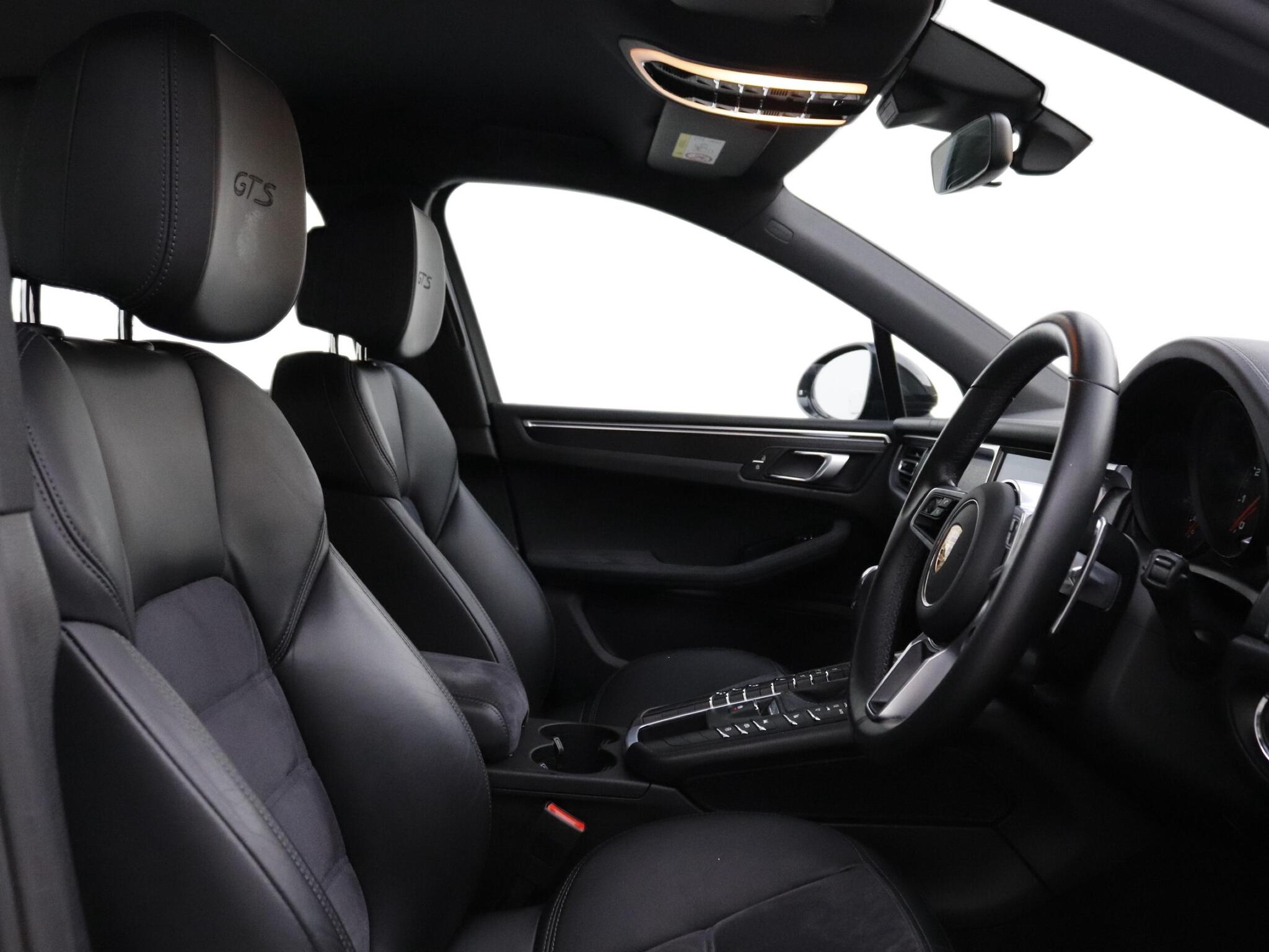 Porsche Macan view 10