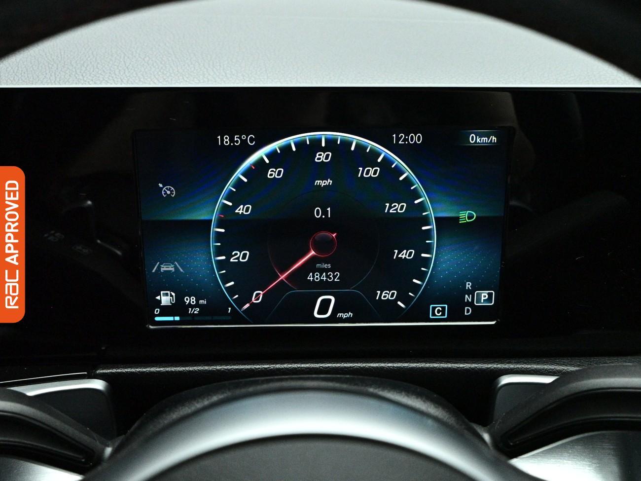 Mercedes-Benz GLB view 11