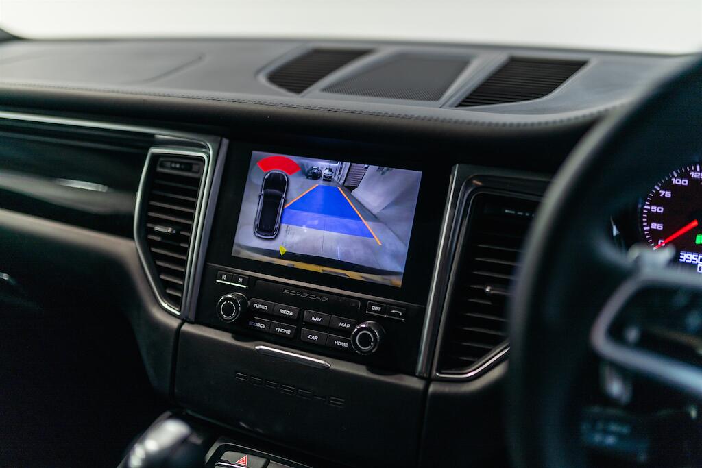 Porsche Macan view 28