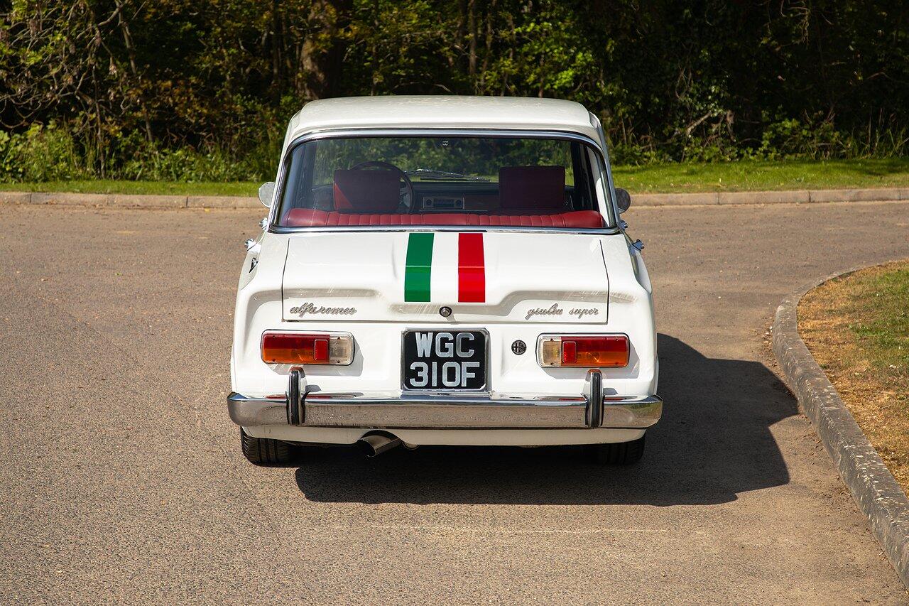 Alfa Romeo Giulia view 100