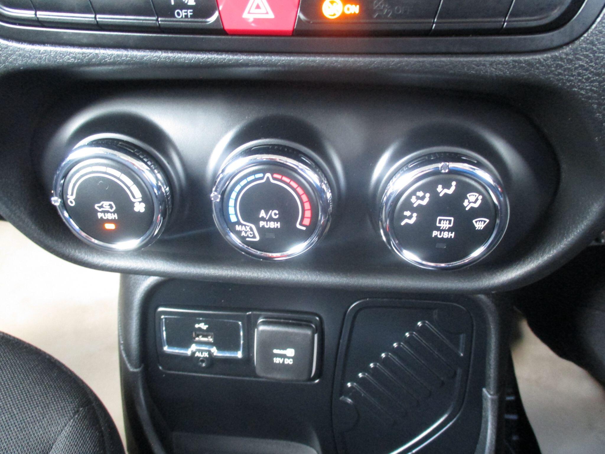 Jeep Renegade view 41