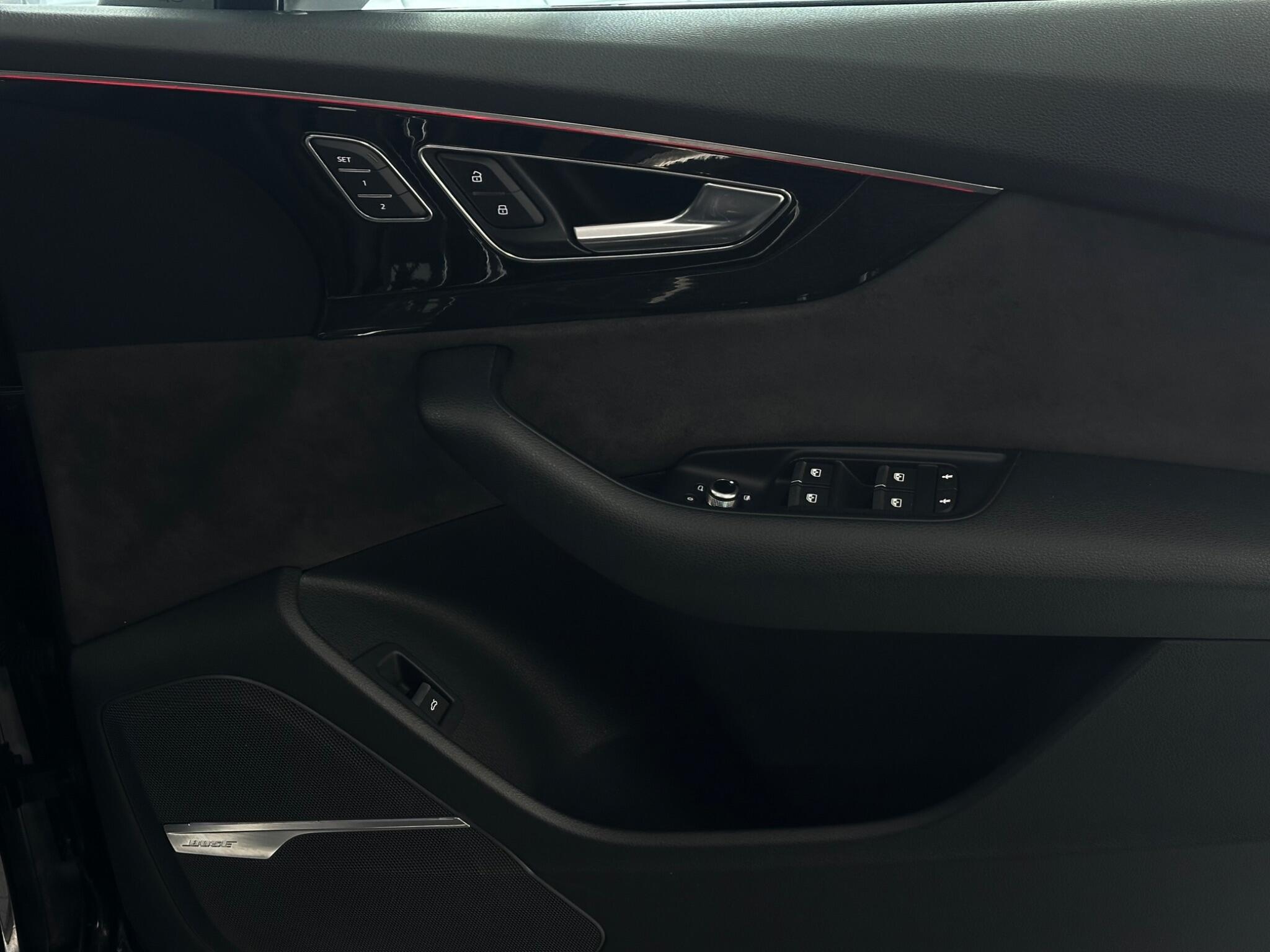 Audi Q7 view 20
