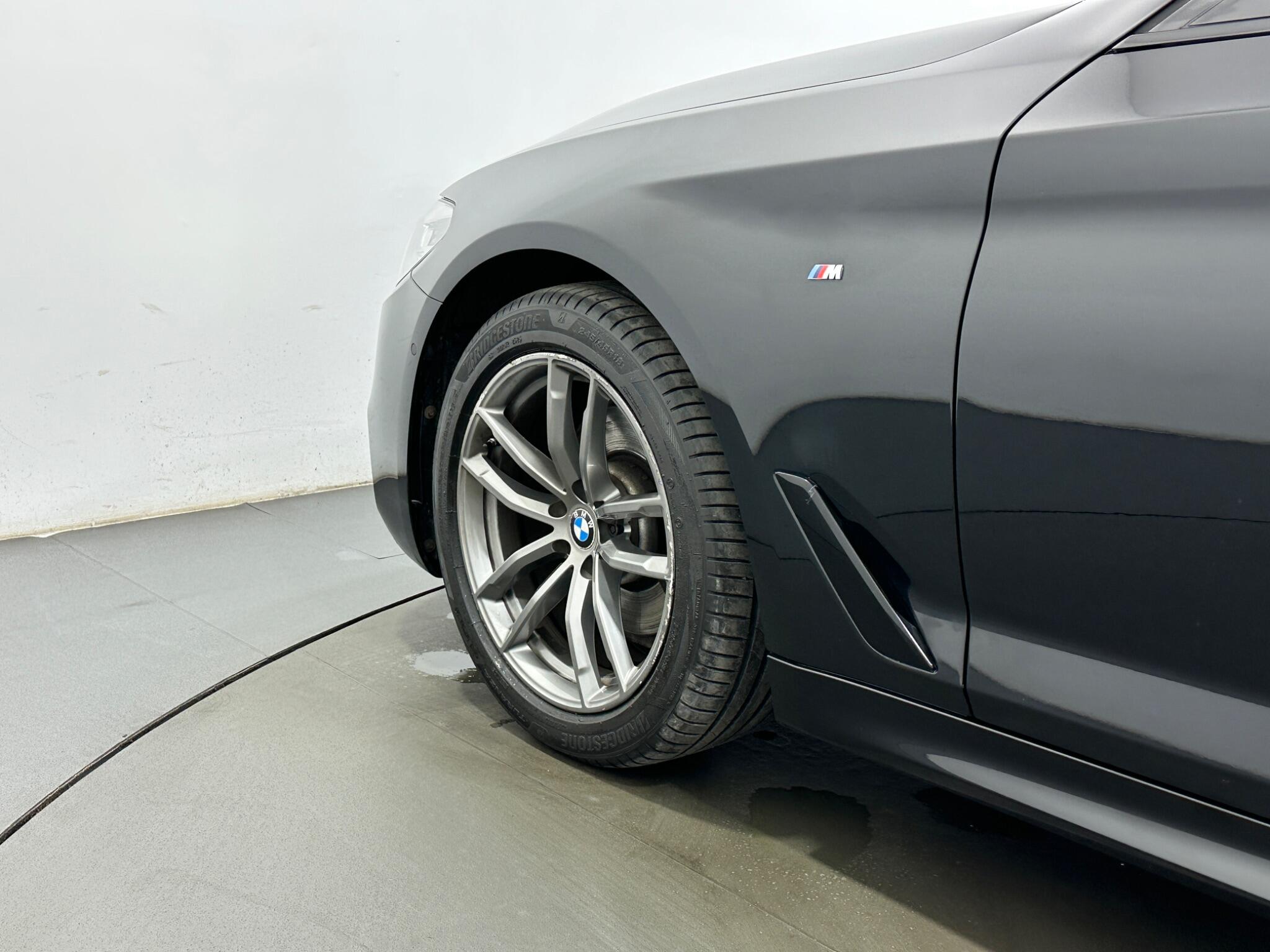 BMW 5 Series view 50