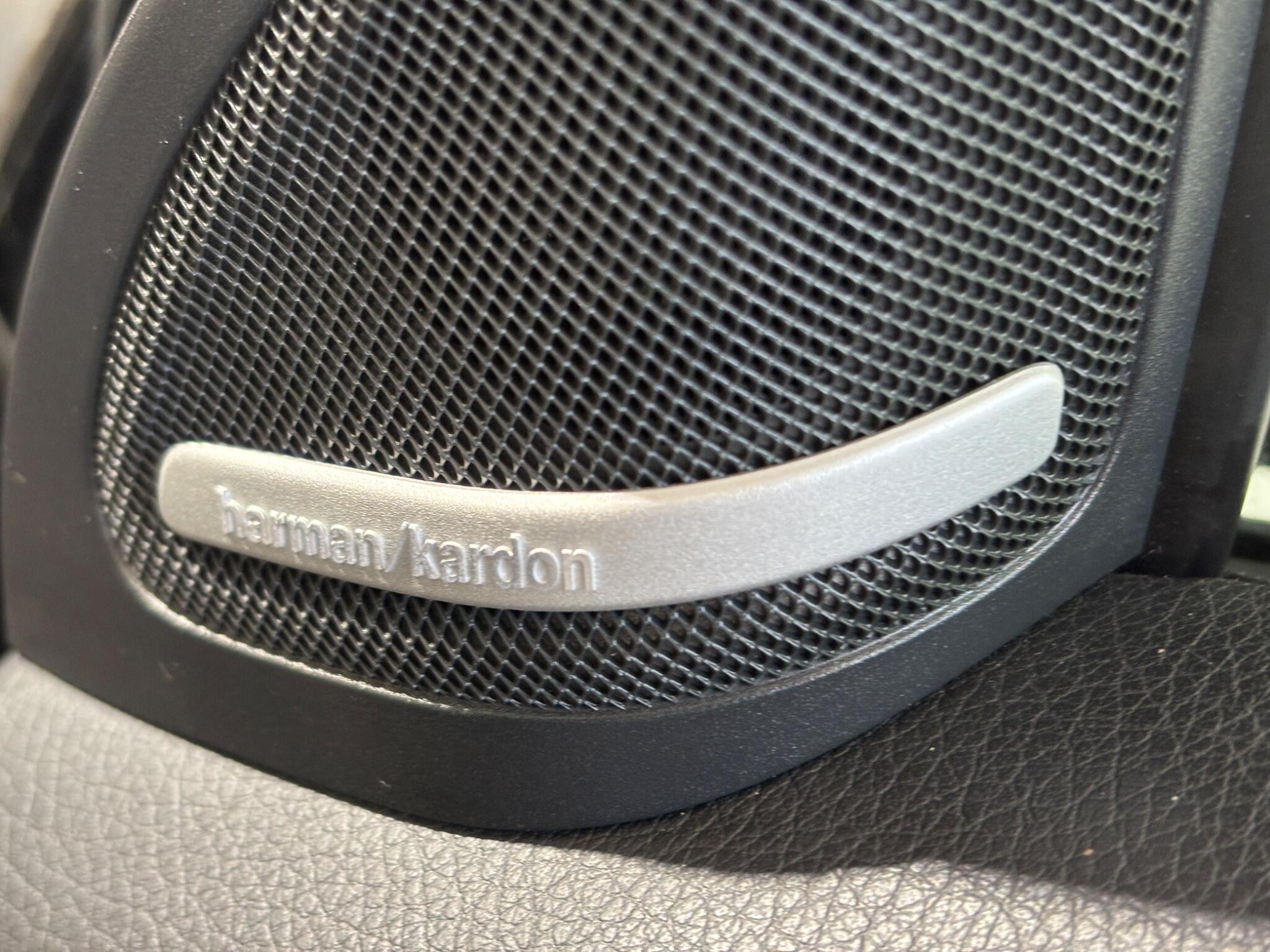 Mercedes-Benz Gla view 56
