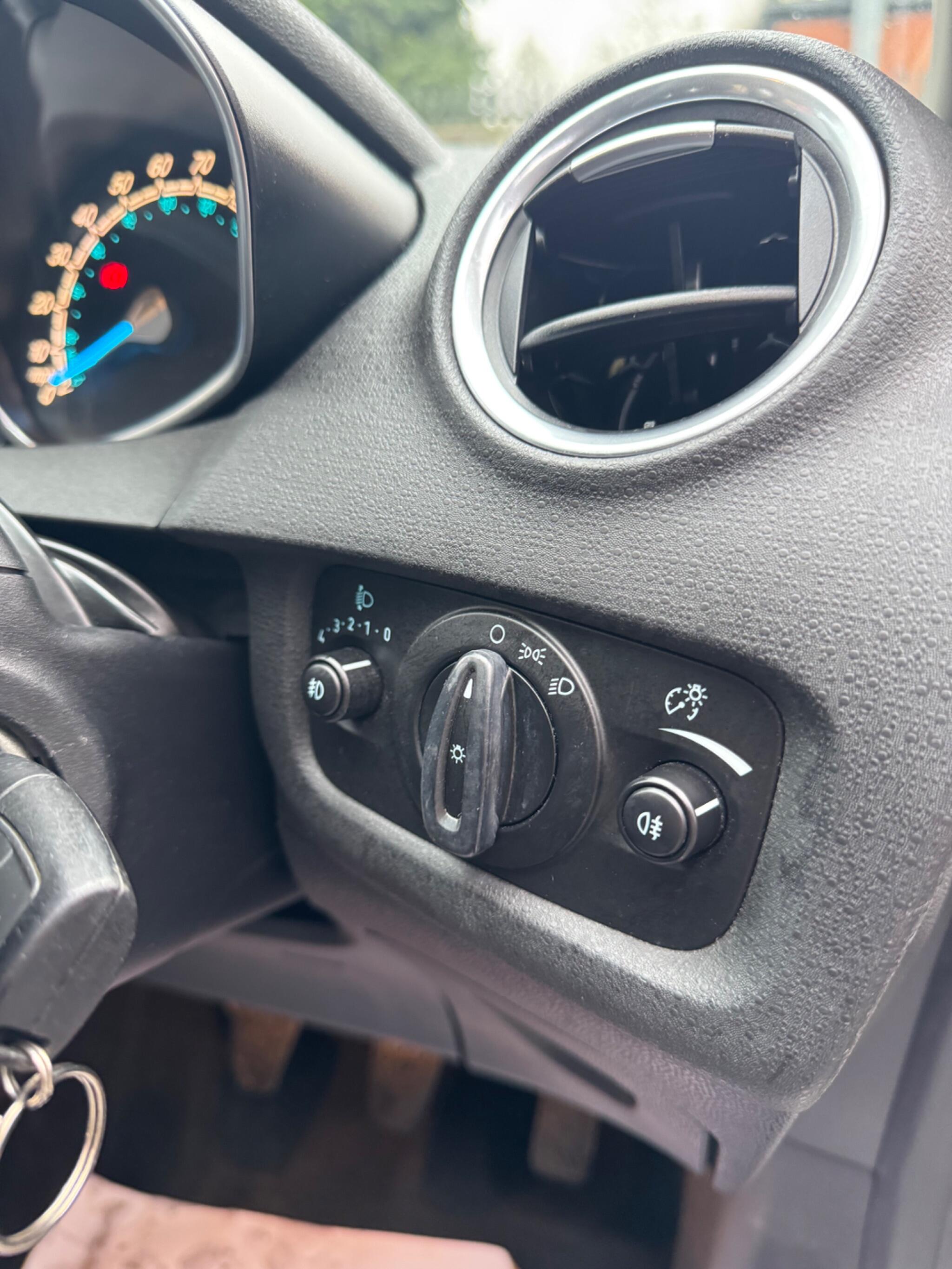 2014 Ford Fiesta 1.5 TDCi Zetec Euro 5 5dr image 47