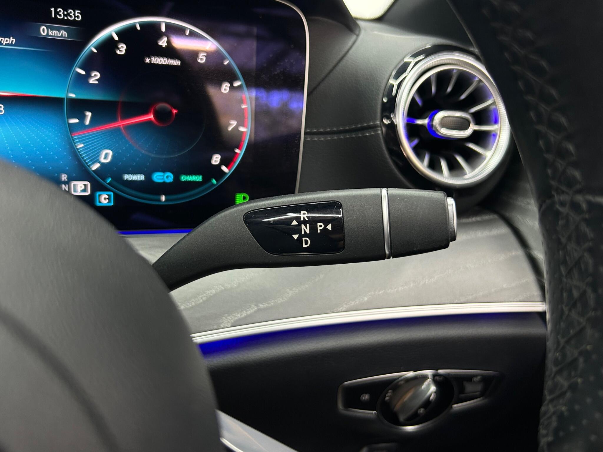Mercedes-Benz E Class view 25