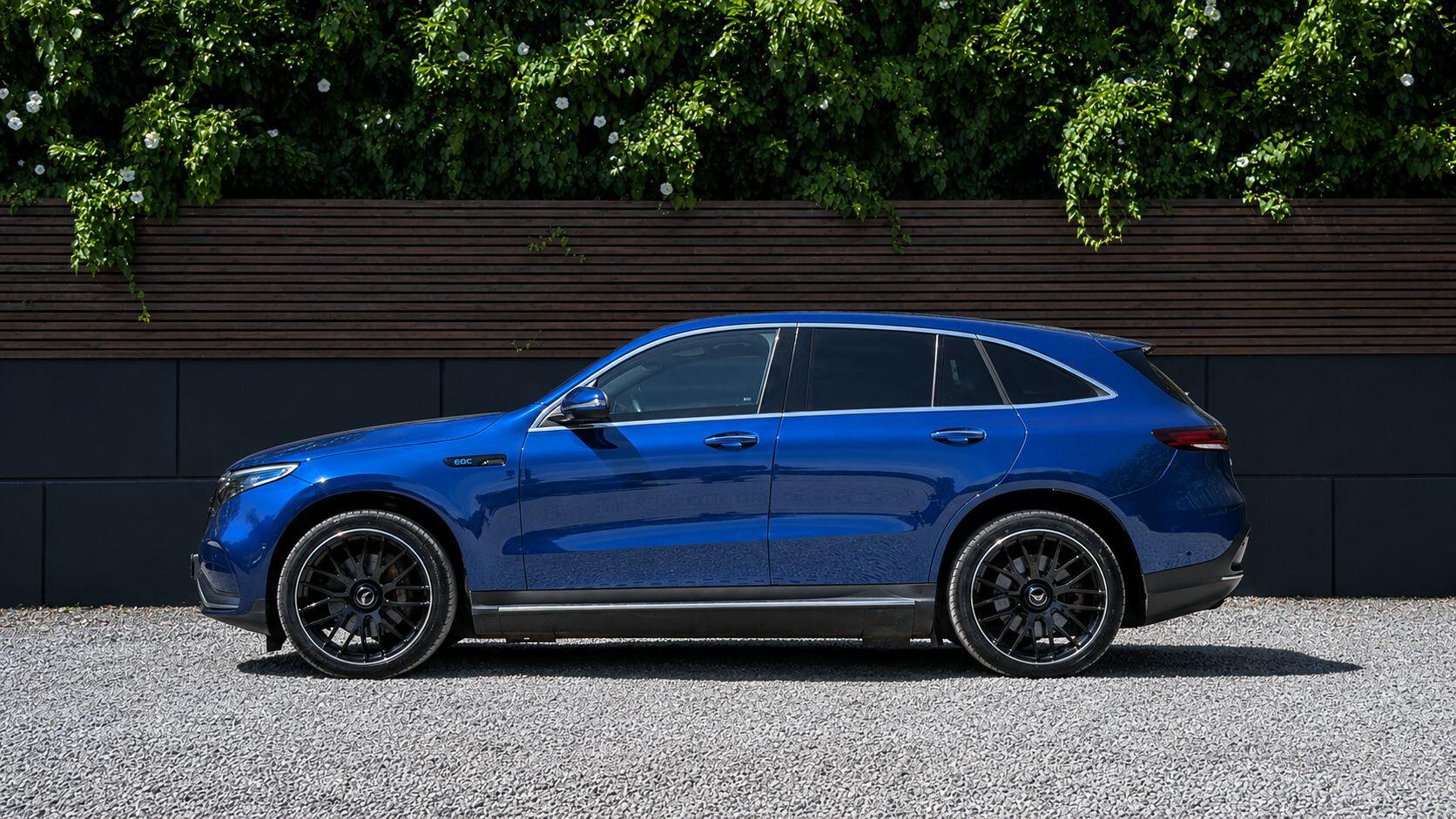Mercedes-Benz EQC view 5