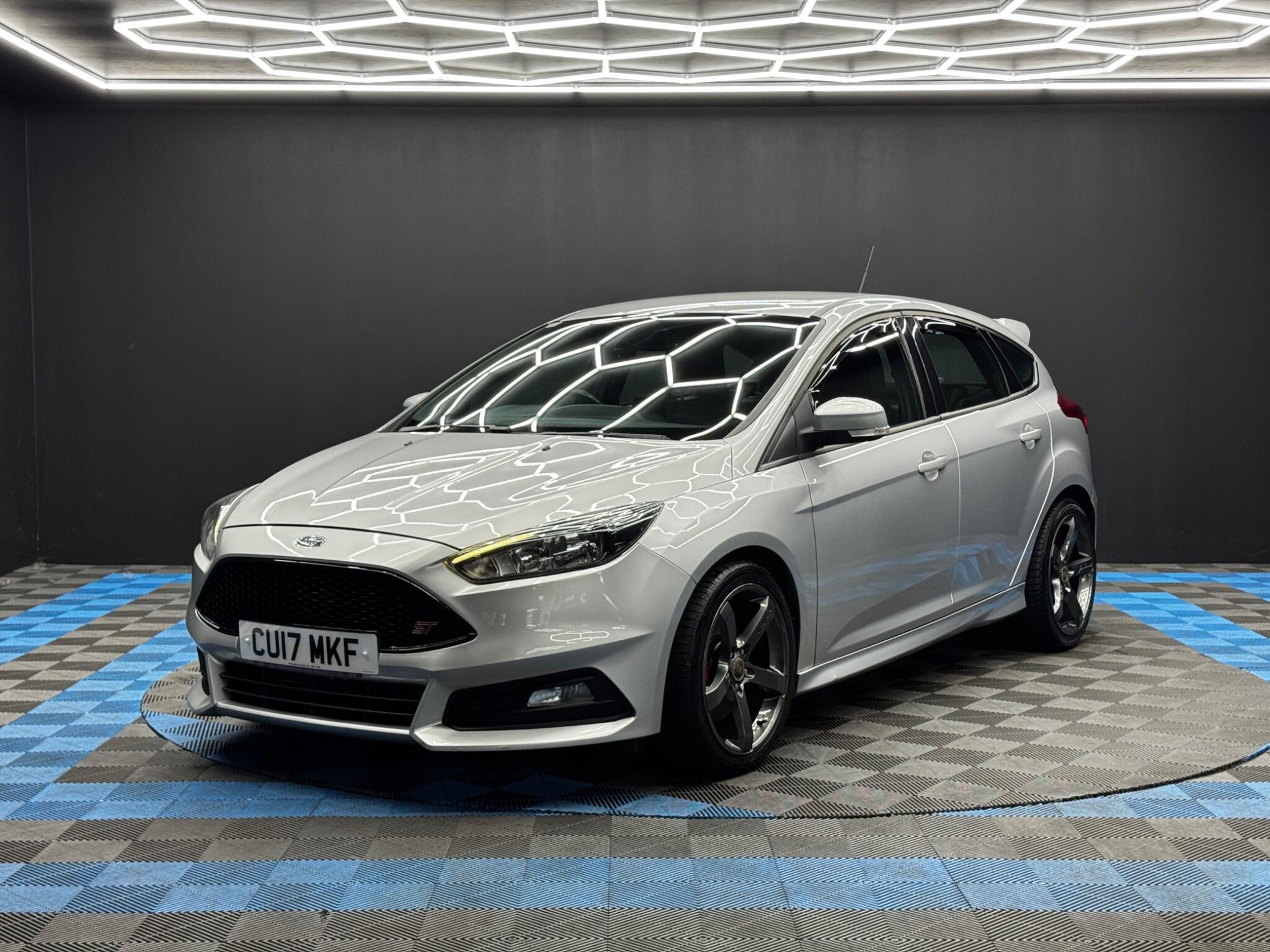 Ford Focus view 3