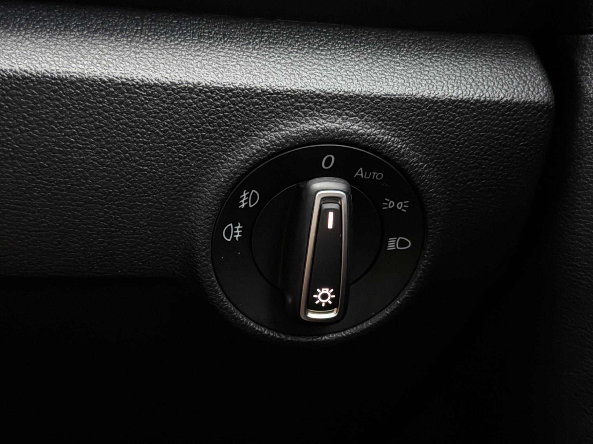 Volkswagen T-Roc view 18