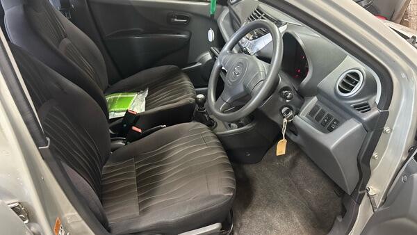 Nissan Pixo view 11