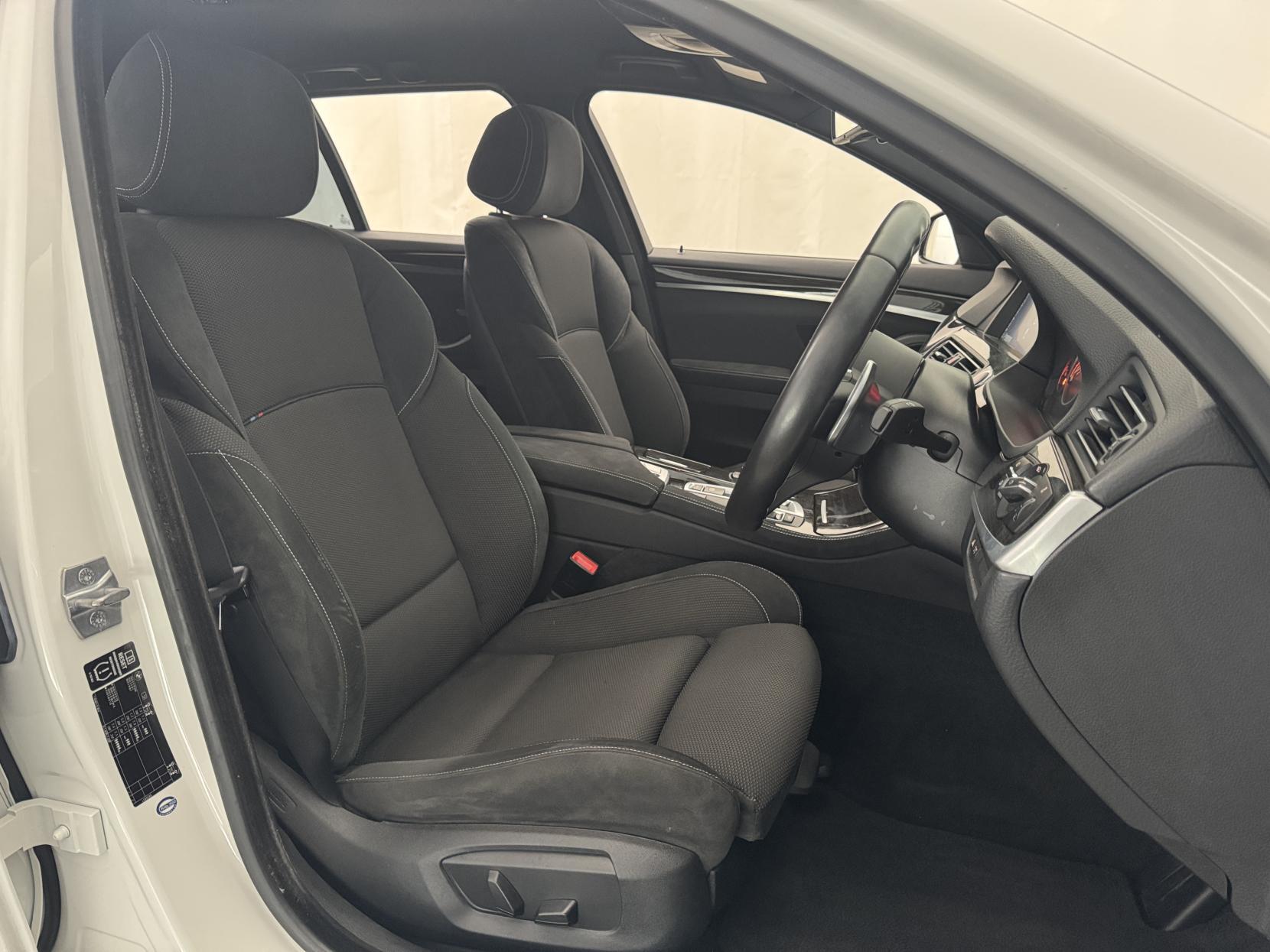 BMW 5 Series view 57