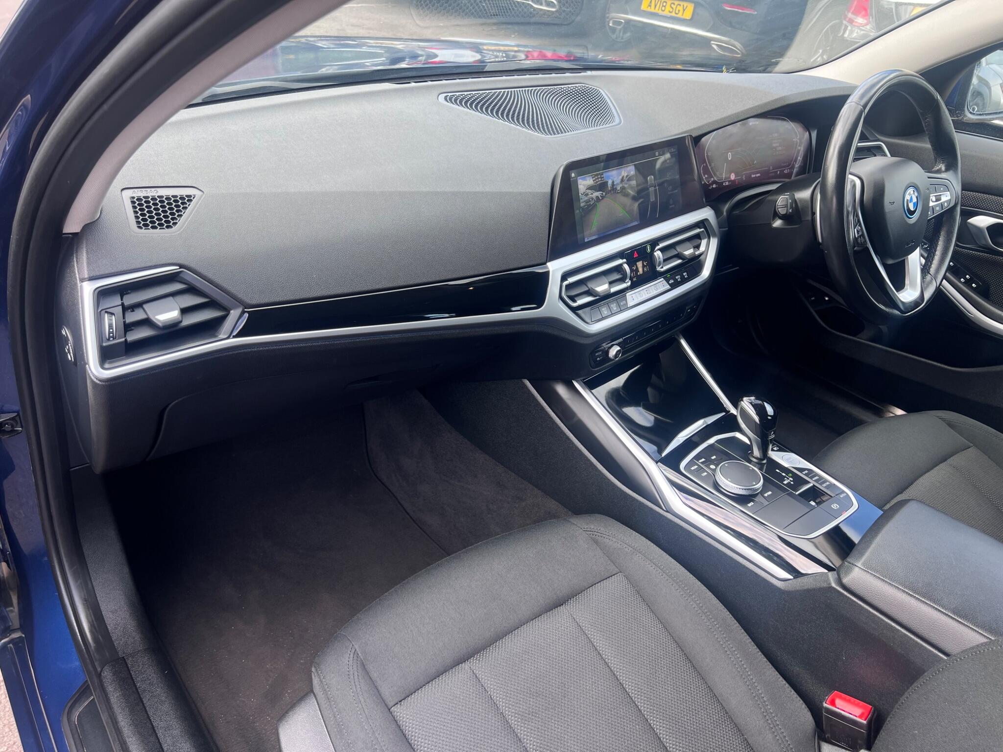 BMW 3 Series view 35