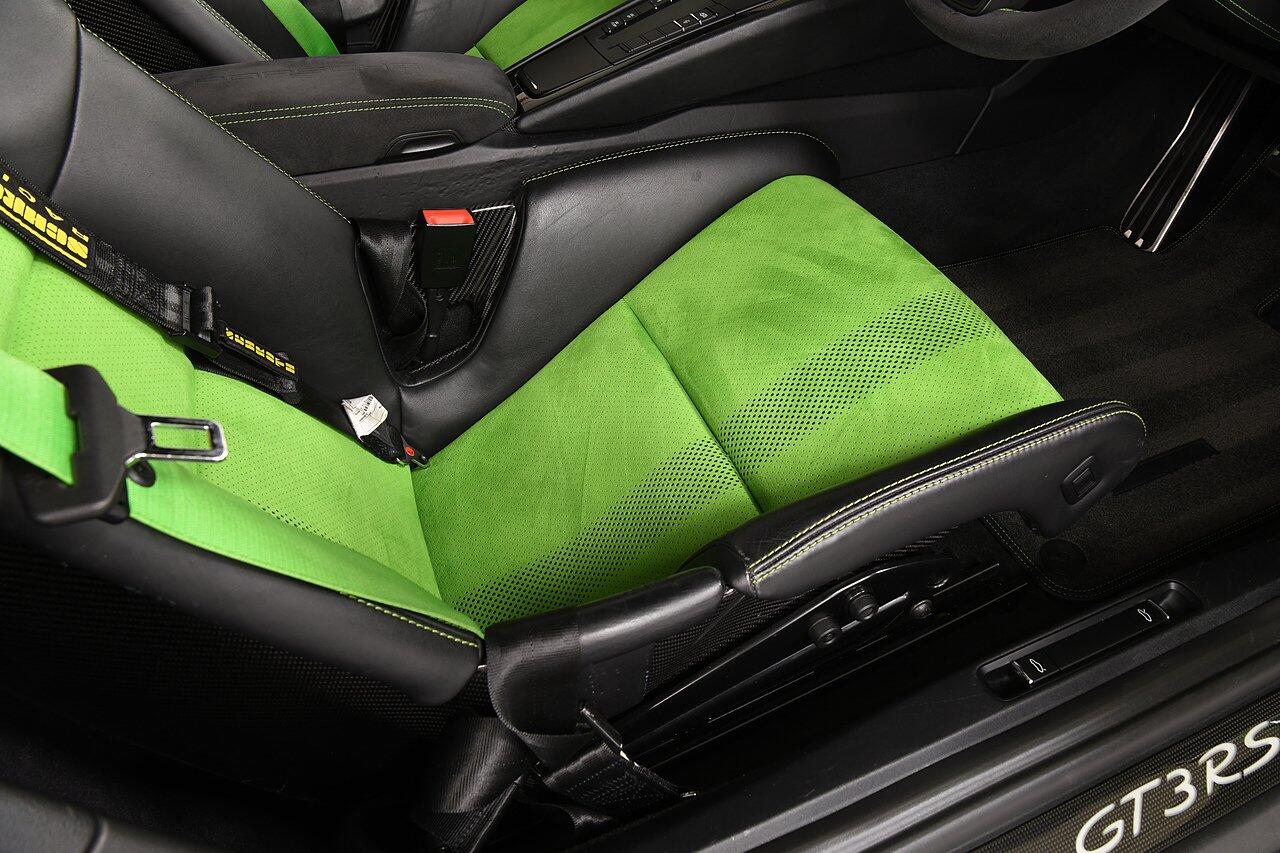 Porsche 911 view 11