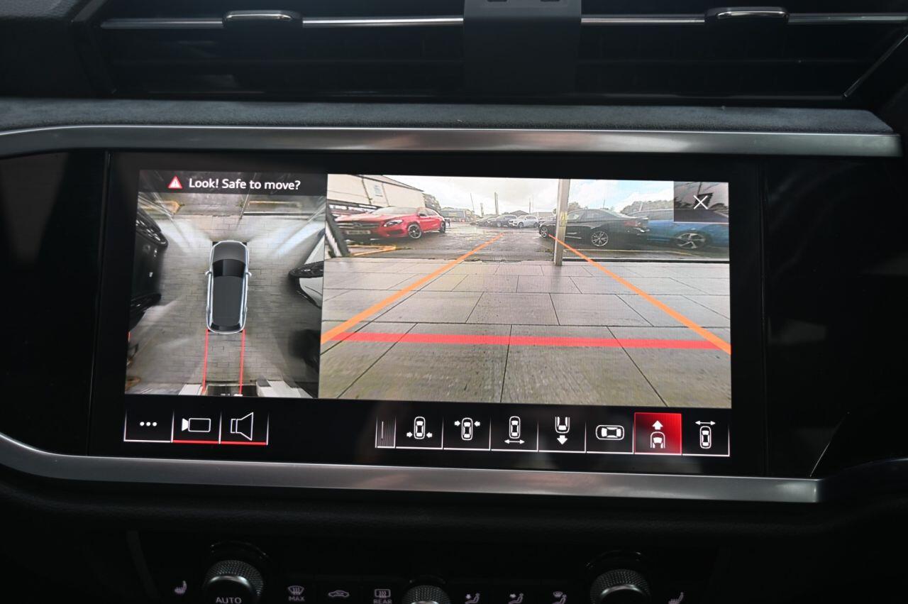 Audi Q3 view 29