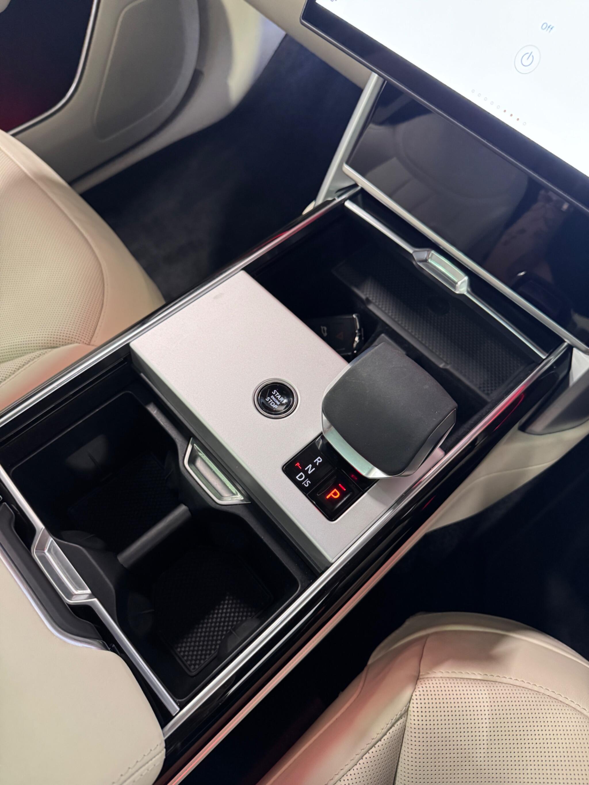 Land Rover Range Rover view 29