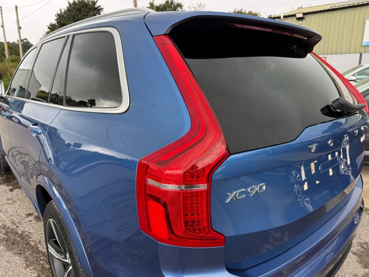Volvo XC90 view 4