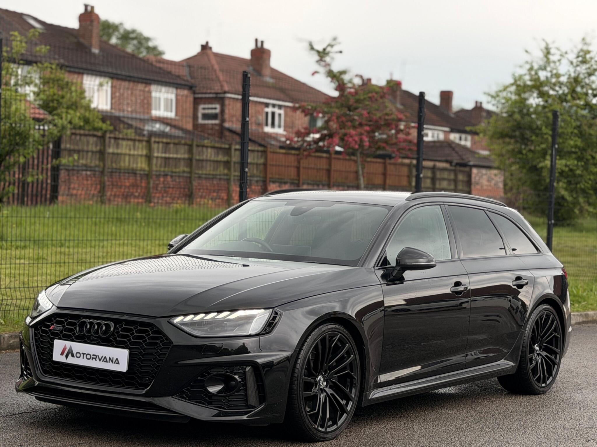 Audi RS4 view 7