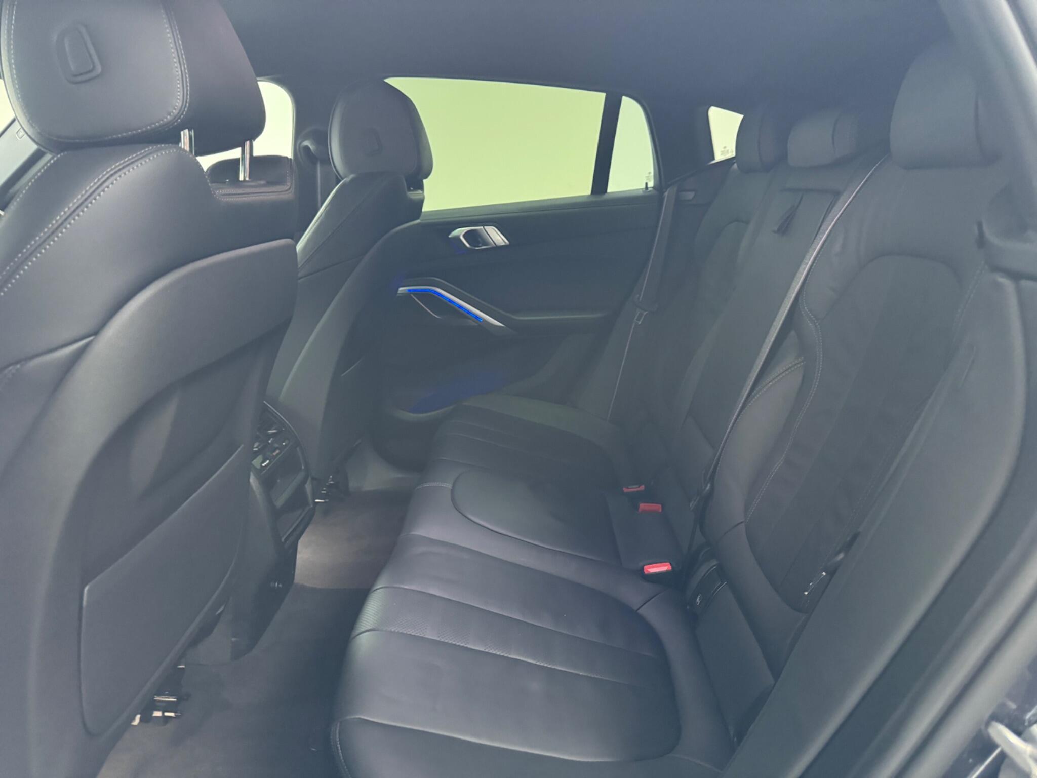 BMW X6 view 12