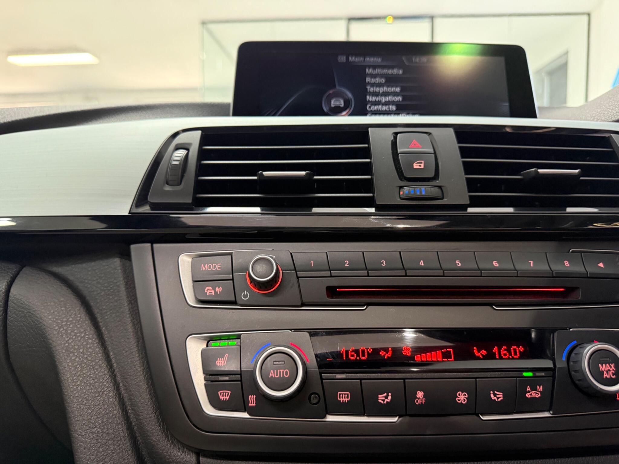 BMW 3 Series view 14