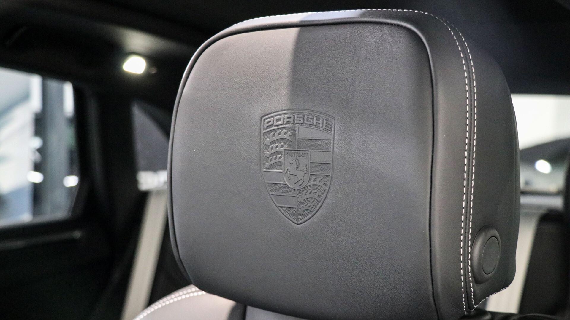 Porsche Macan view 13