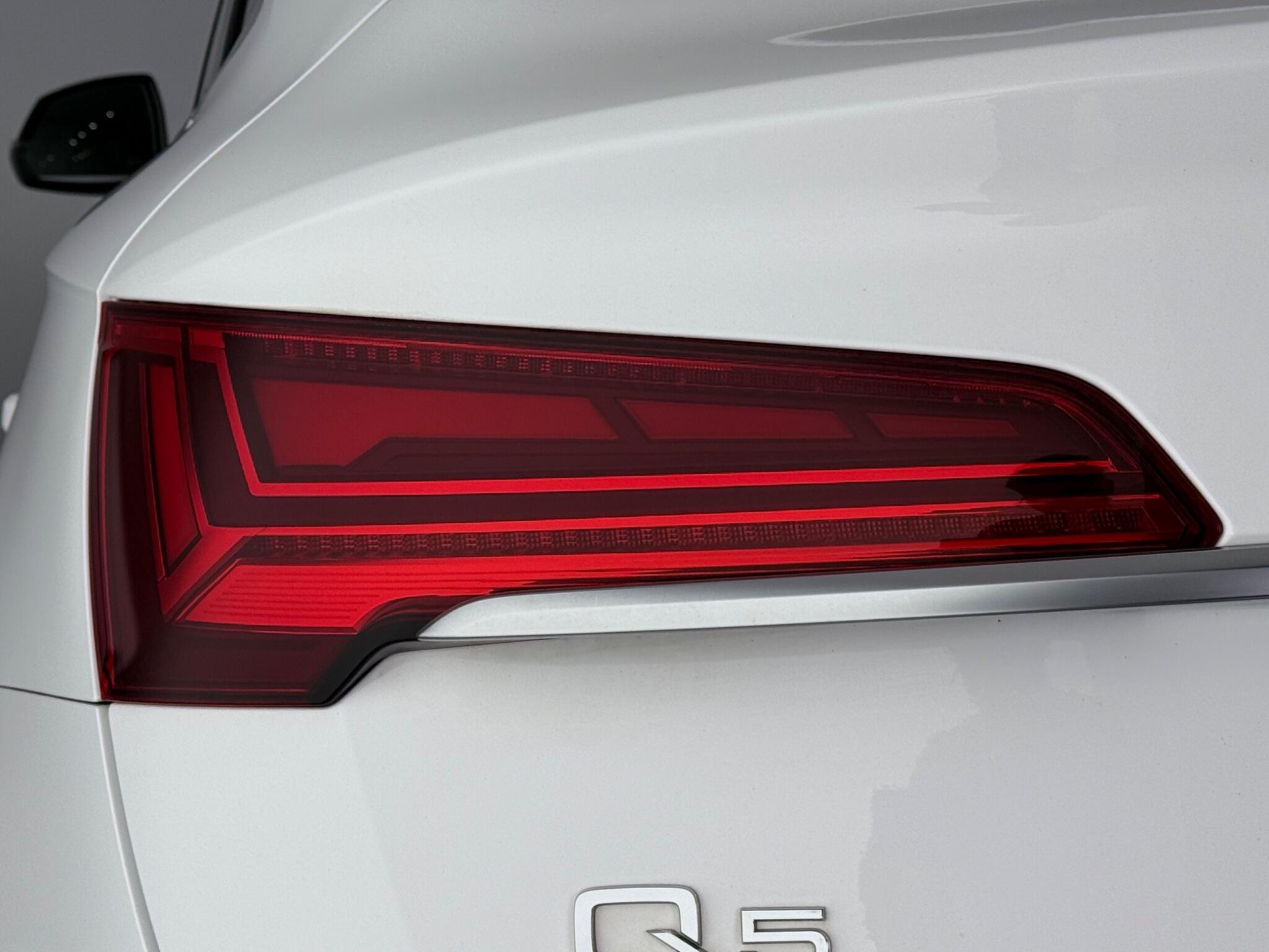 Audi Q5 view 10