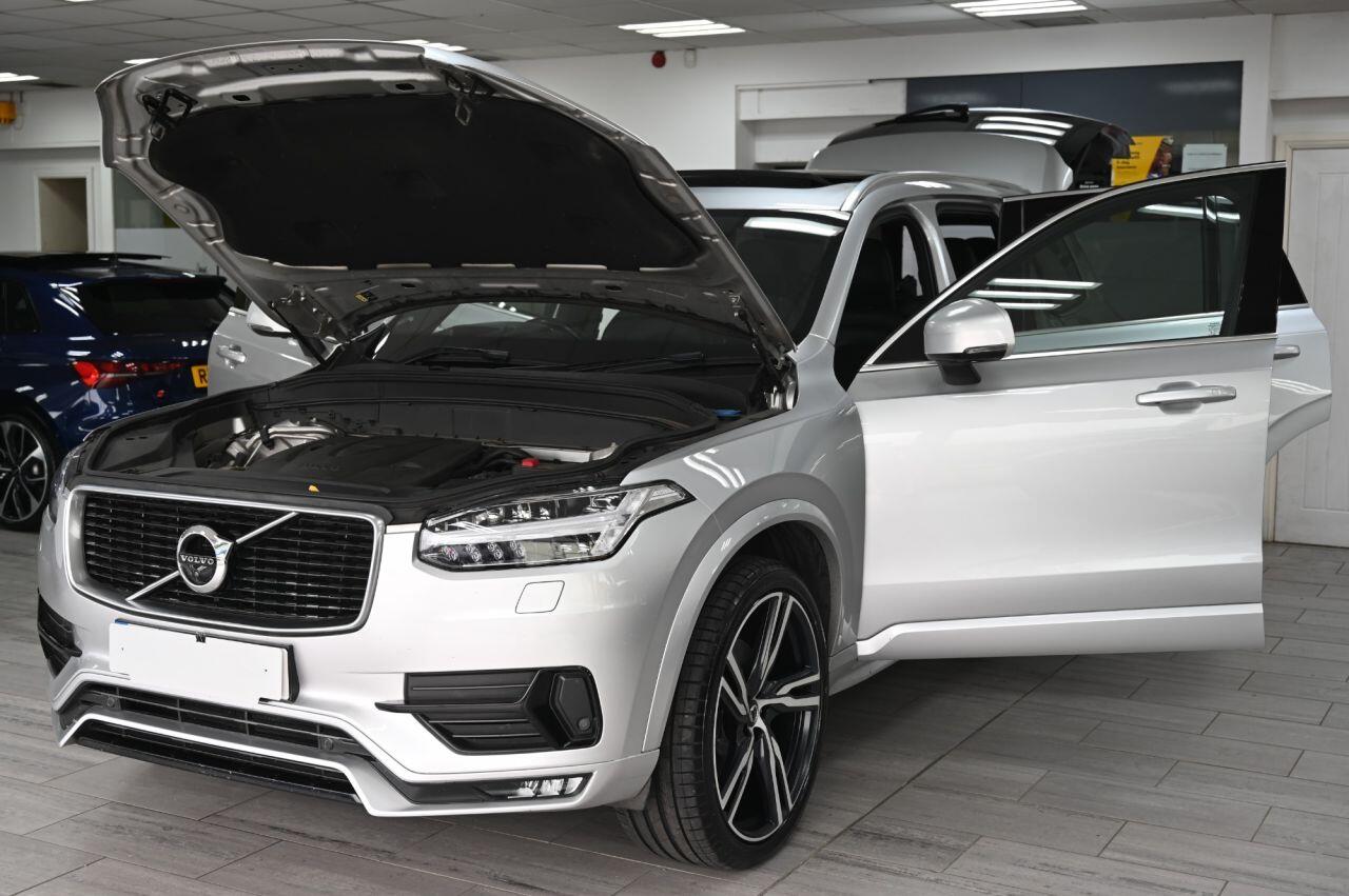 Volvo XC90 view 11