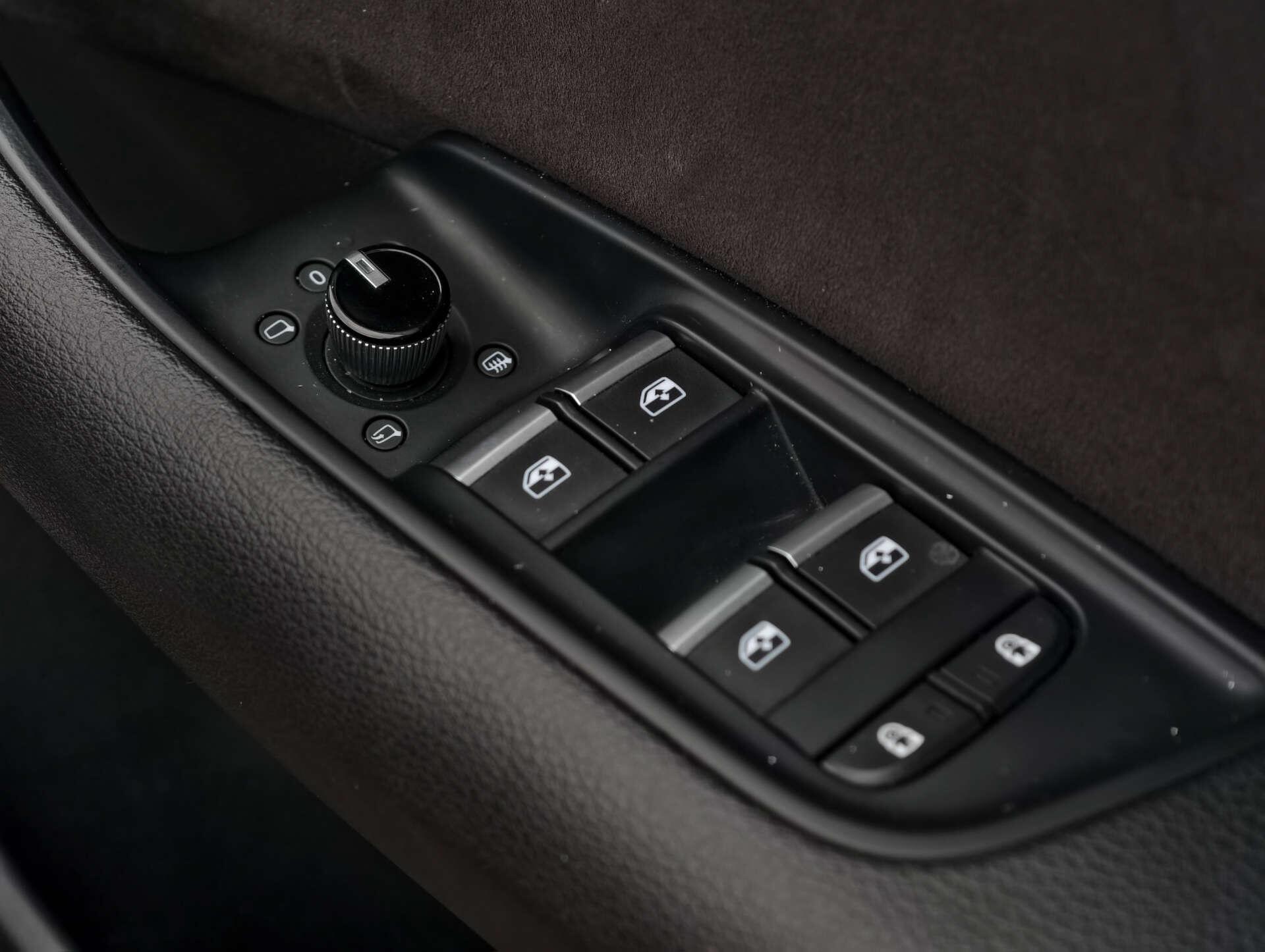 Audi Q8 view 41