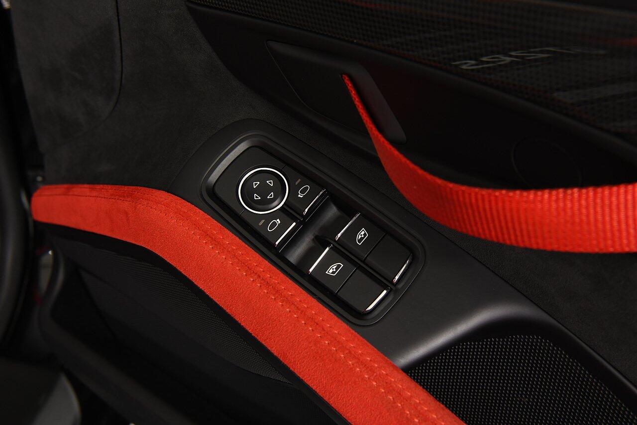 Porsche 911 view 32
