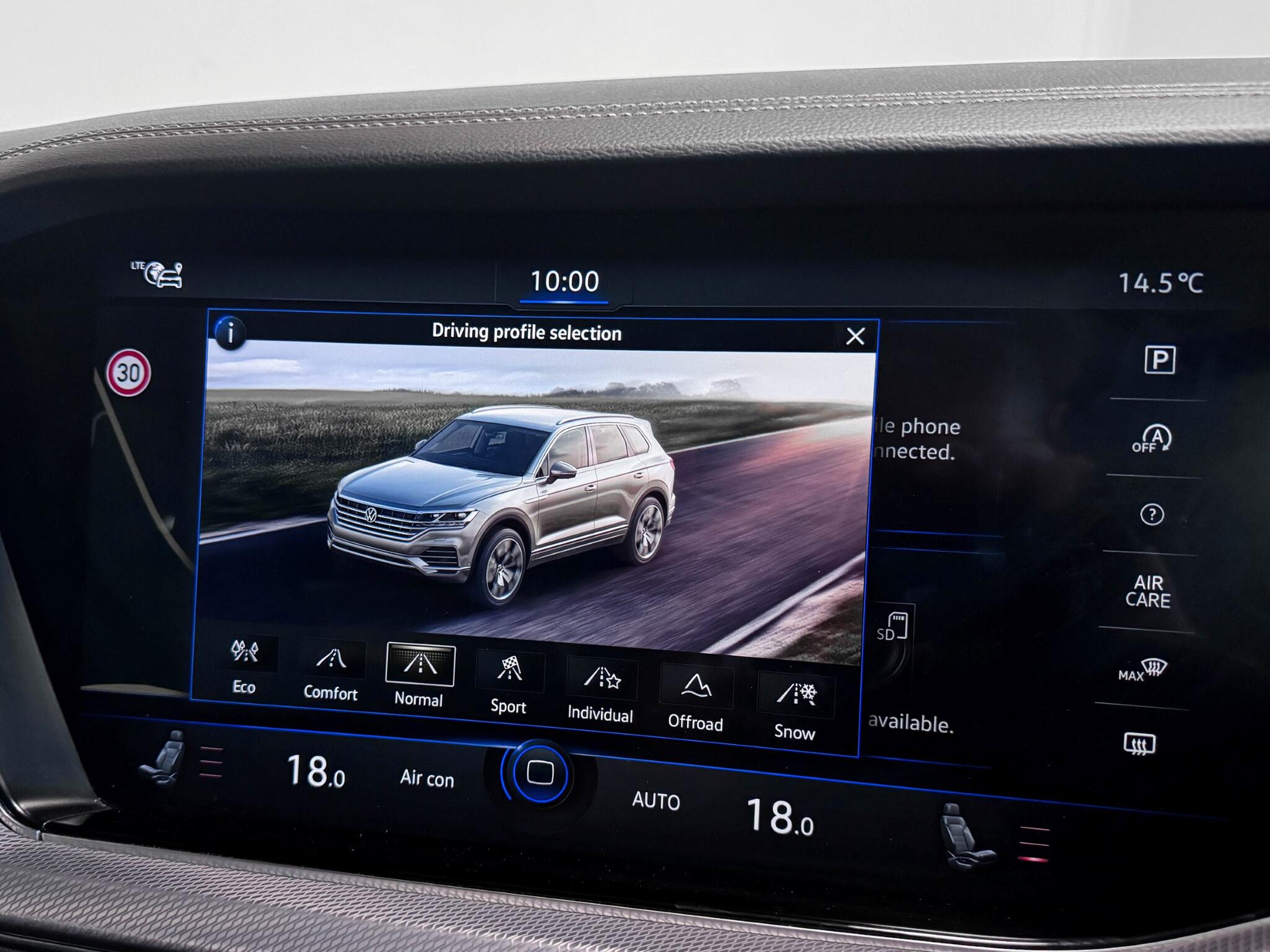 Volkswagen Touareg view 64