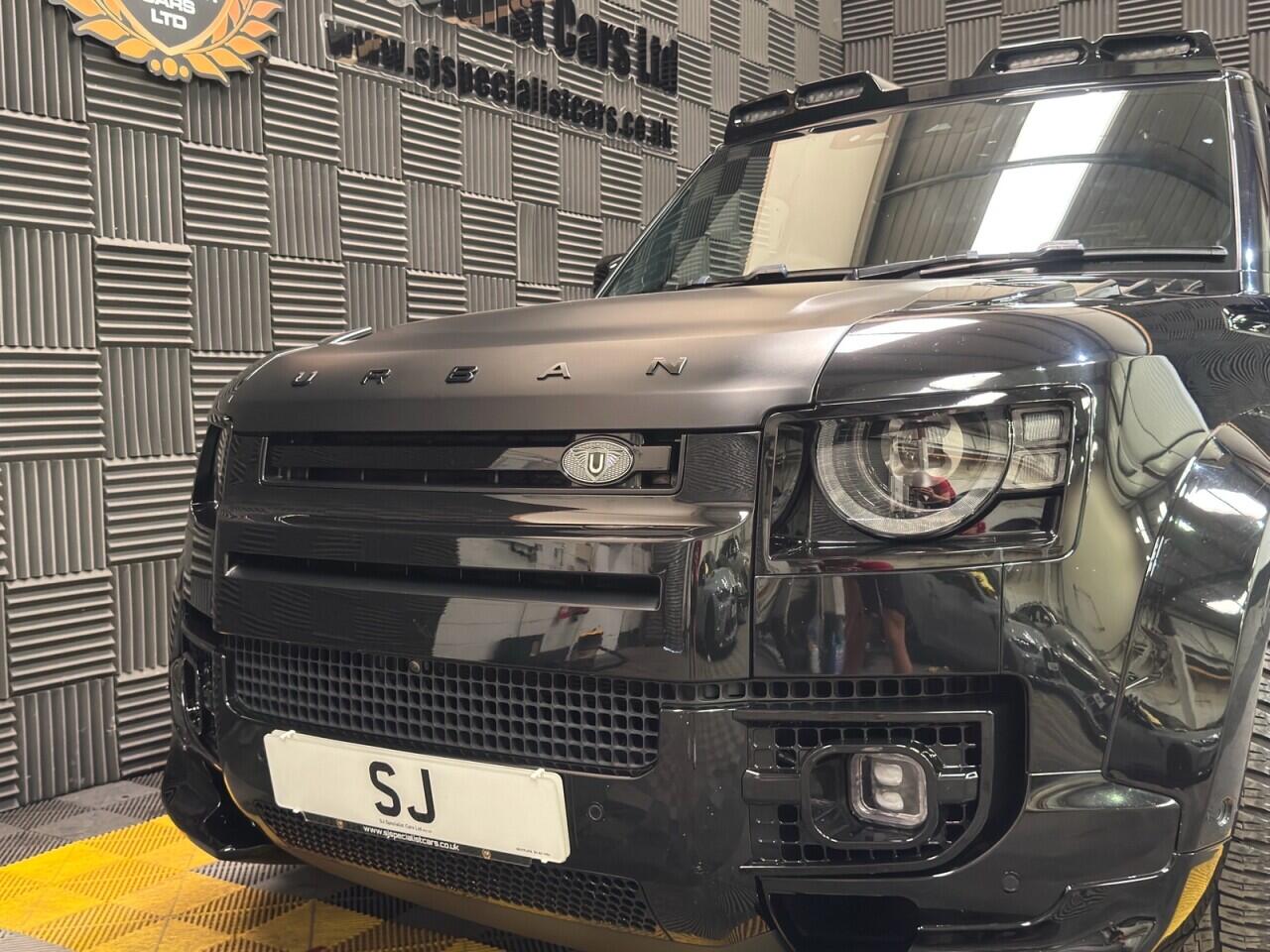 Land Rover Defender 110 view 25