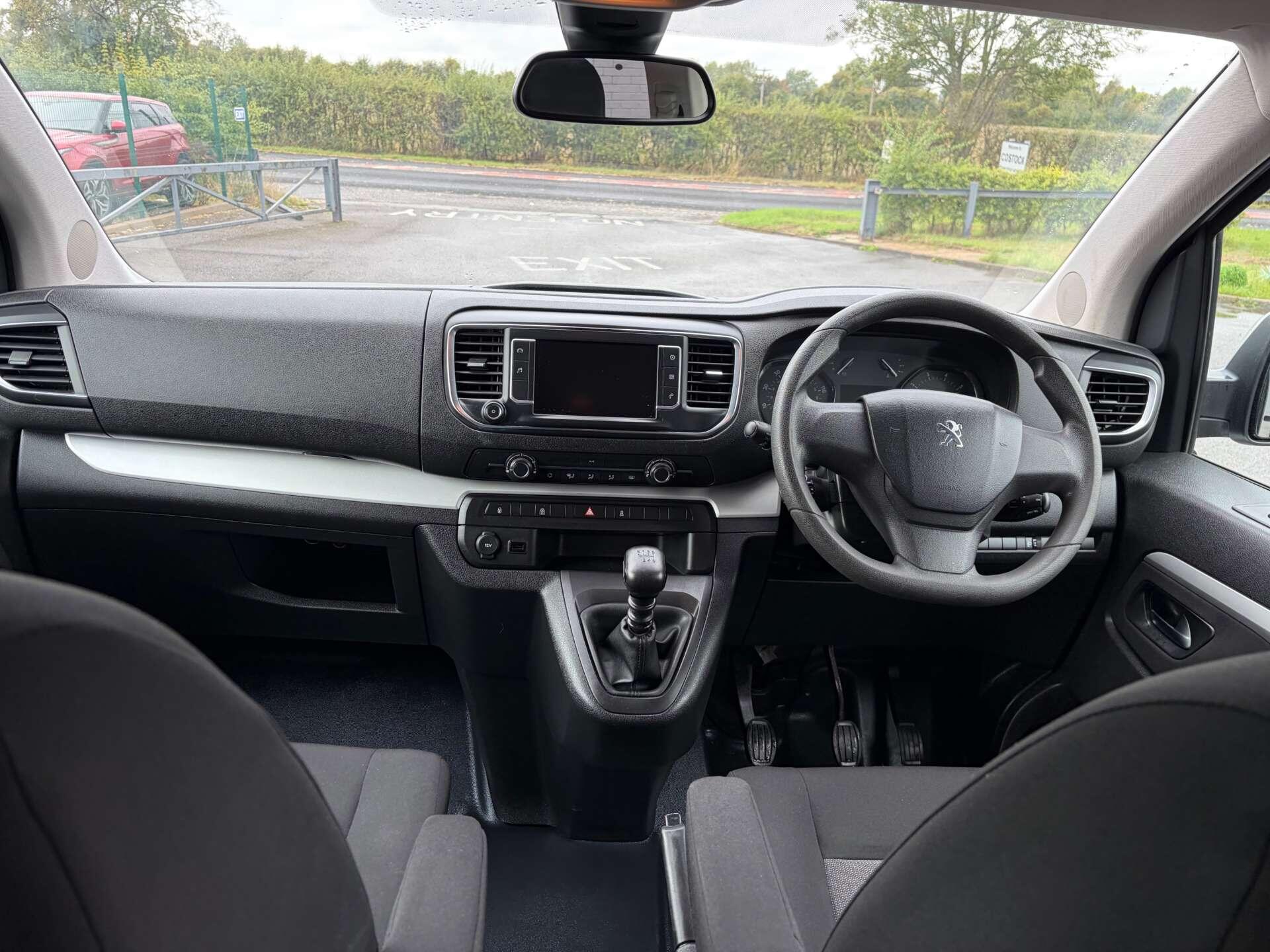 Peugeot Traveller view 34