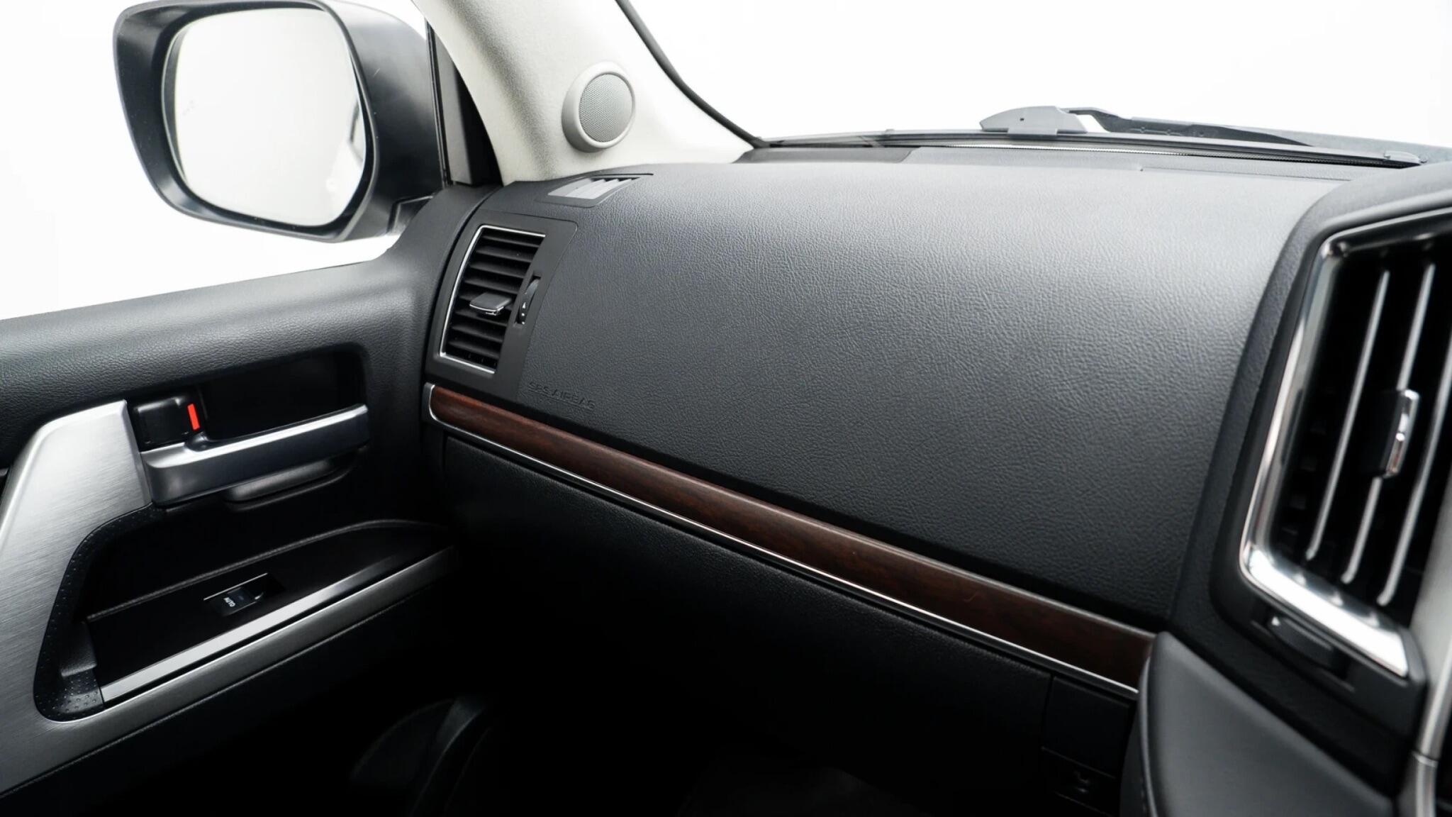 Toyota Land Cruiser view 38