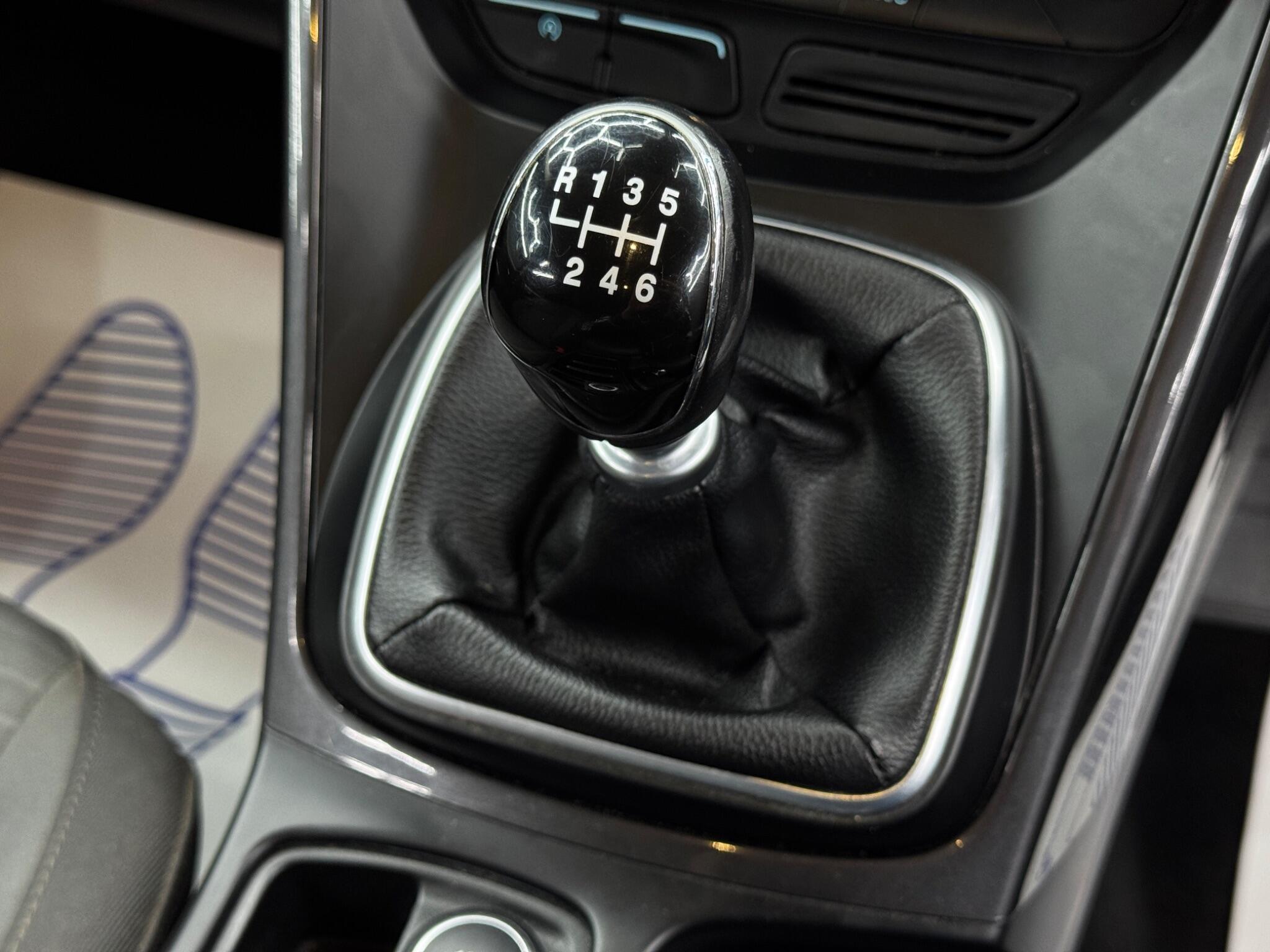 Ford C-Max view 25
