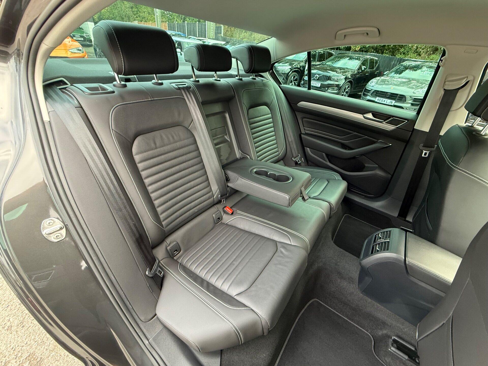 Volkswagen Passat view 26