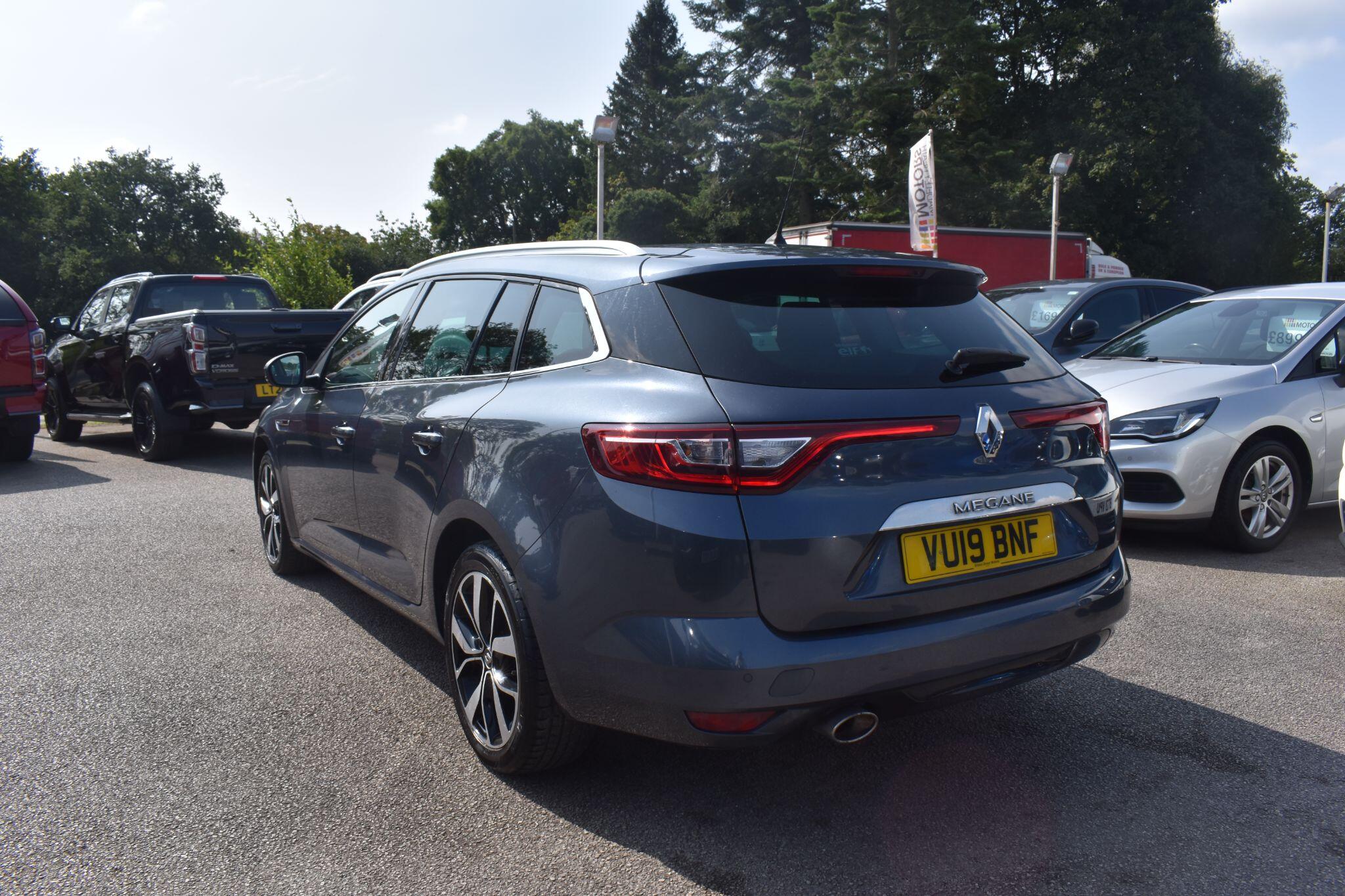 Megane - 1.3 TCe Iconic Sport Tourer Euro 6 (s/s) 5dr - Image 9