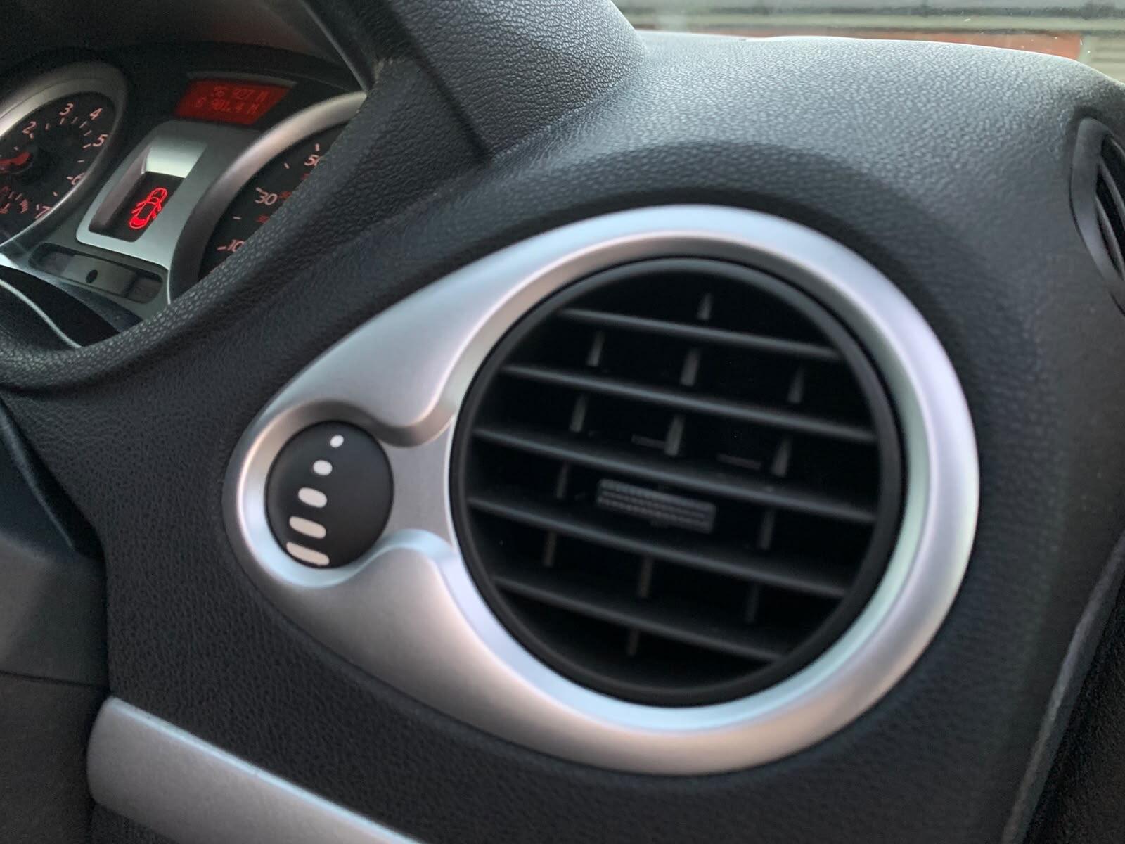 Renault Clio - Image 25
