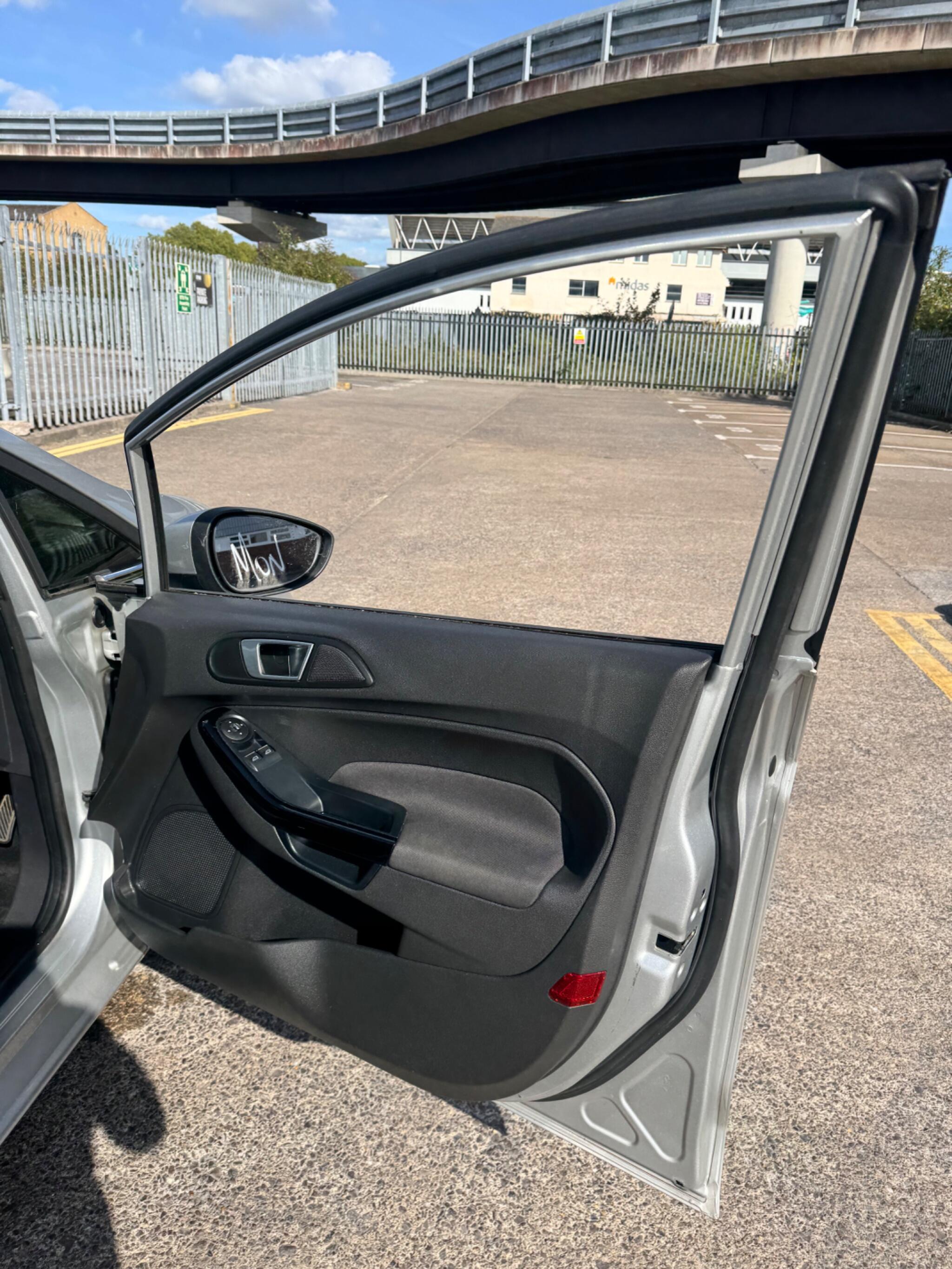 Ford Fiesta view 48