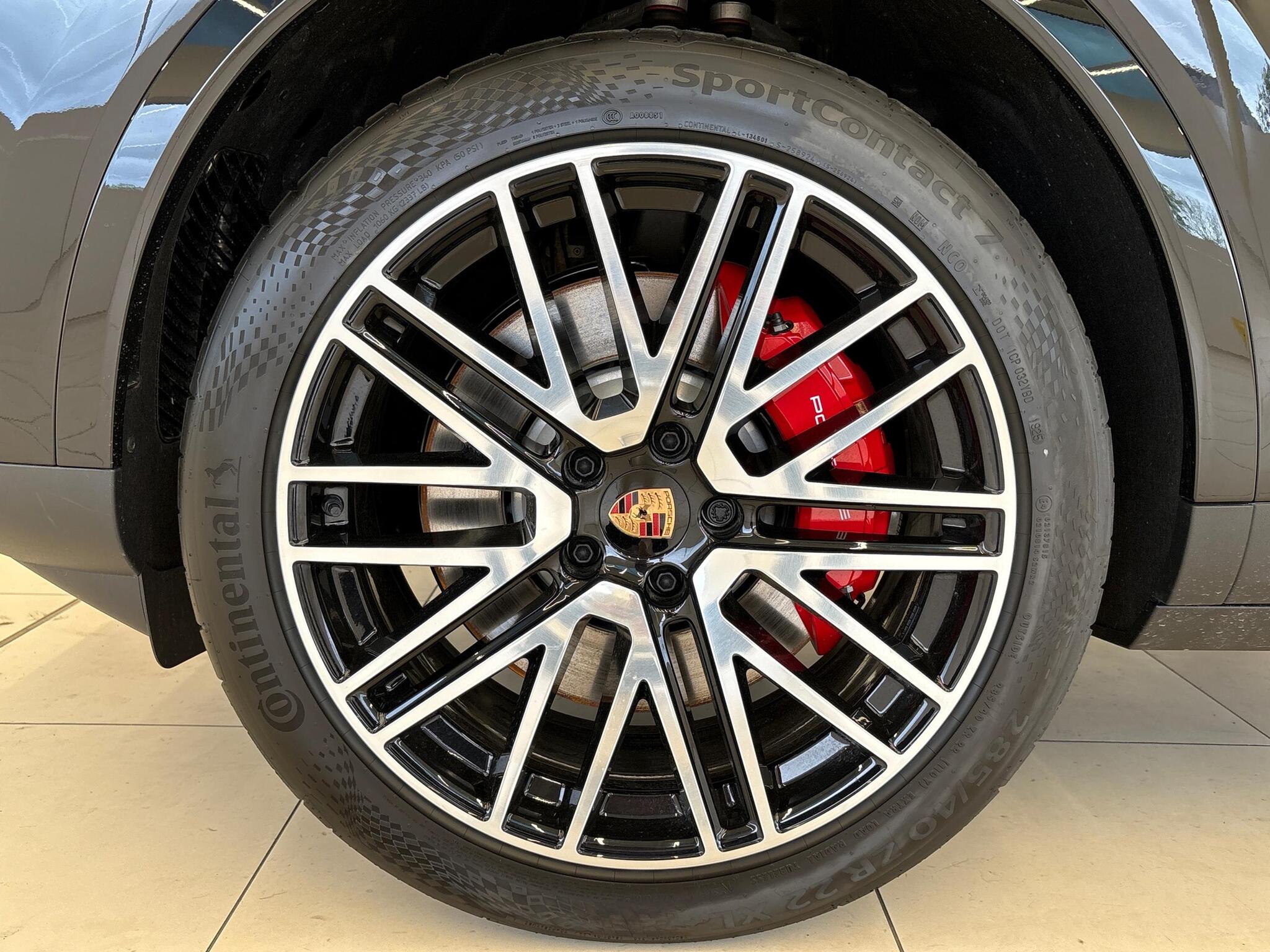 Porsche Cayenne view 9