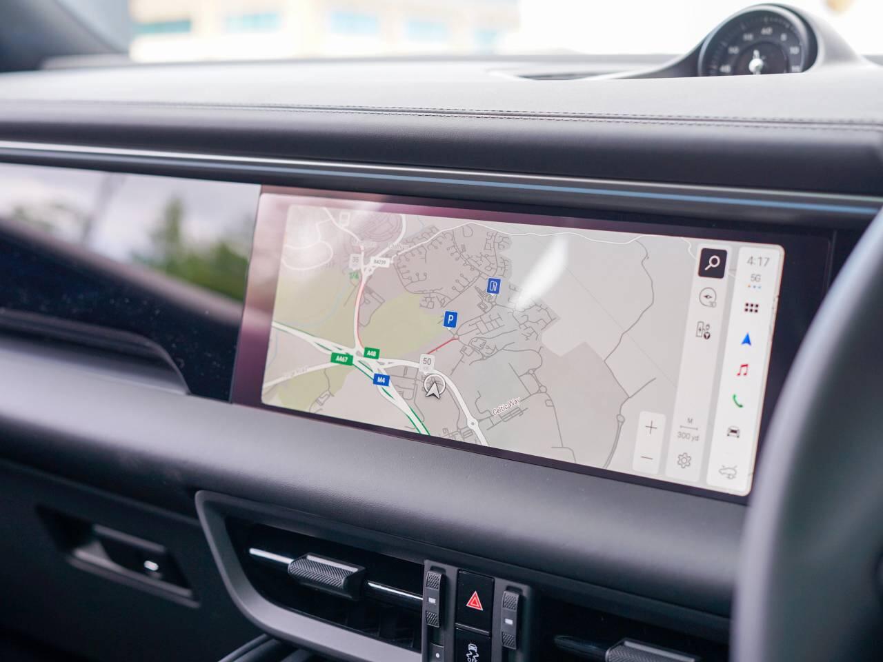 Porsche Macan view 12