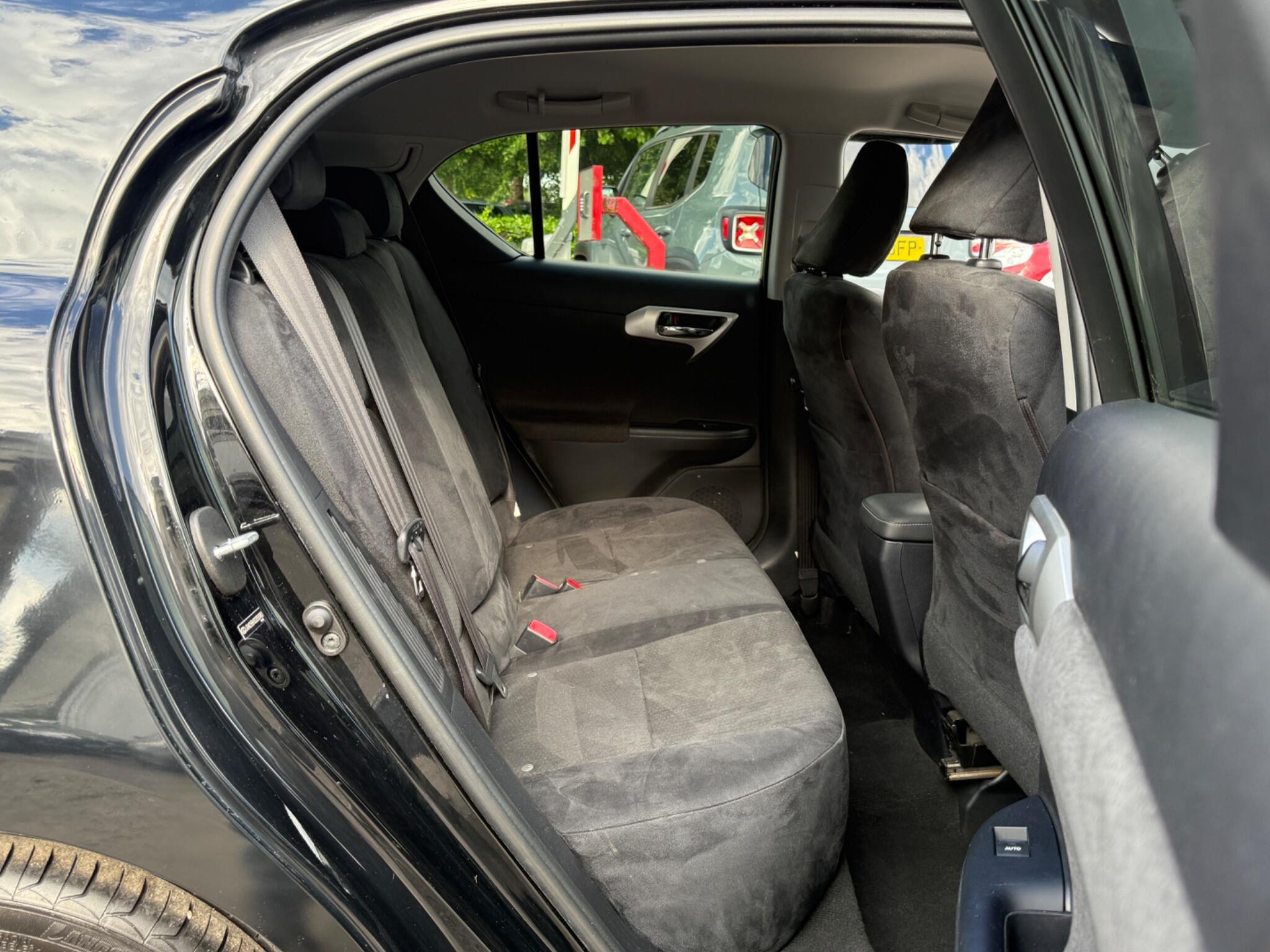 Lexus CT - Image 37