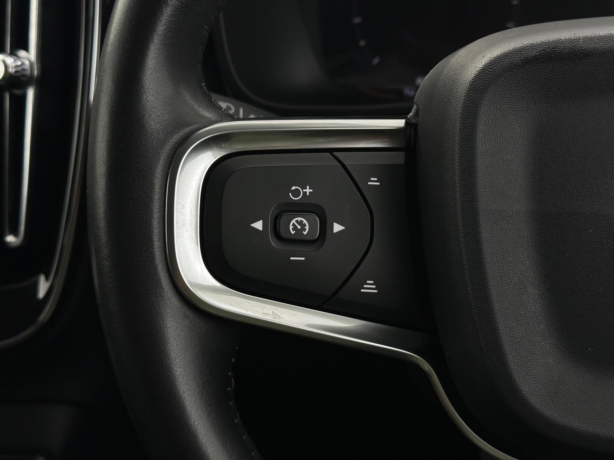 Volvo XC40 view 15