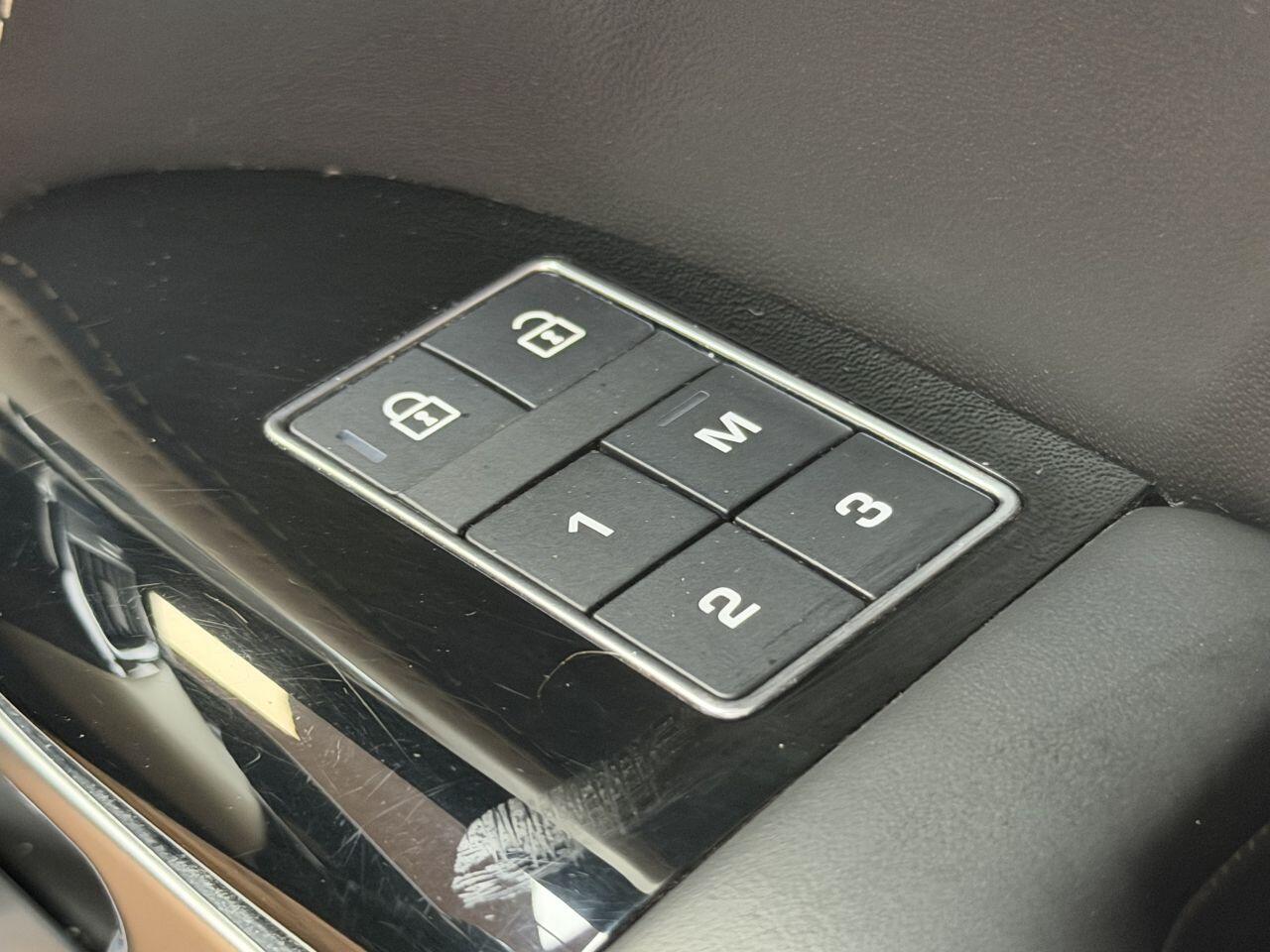 Land Rover Range Rover Sport view 40