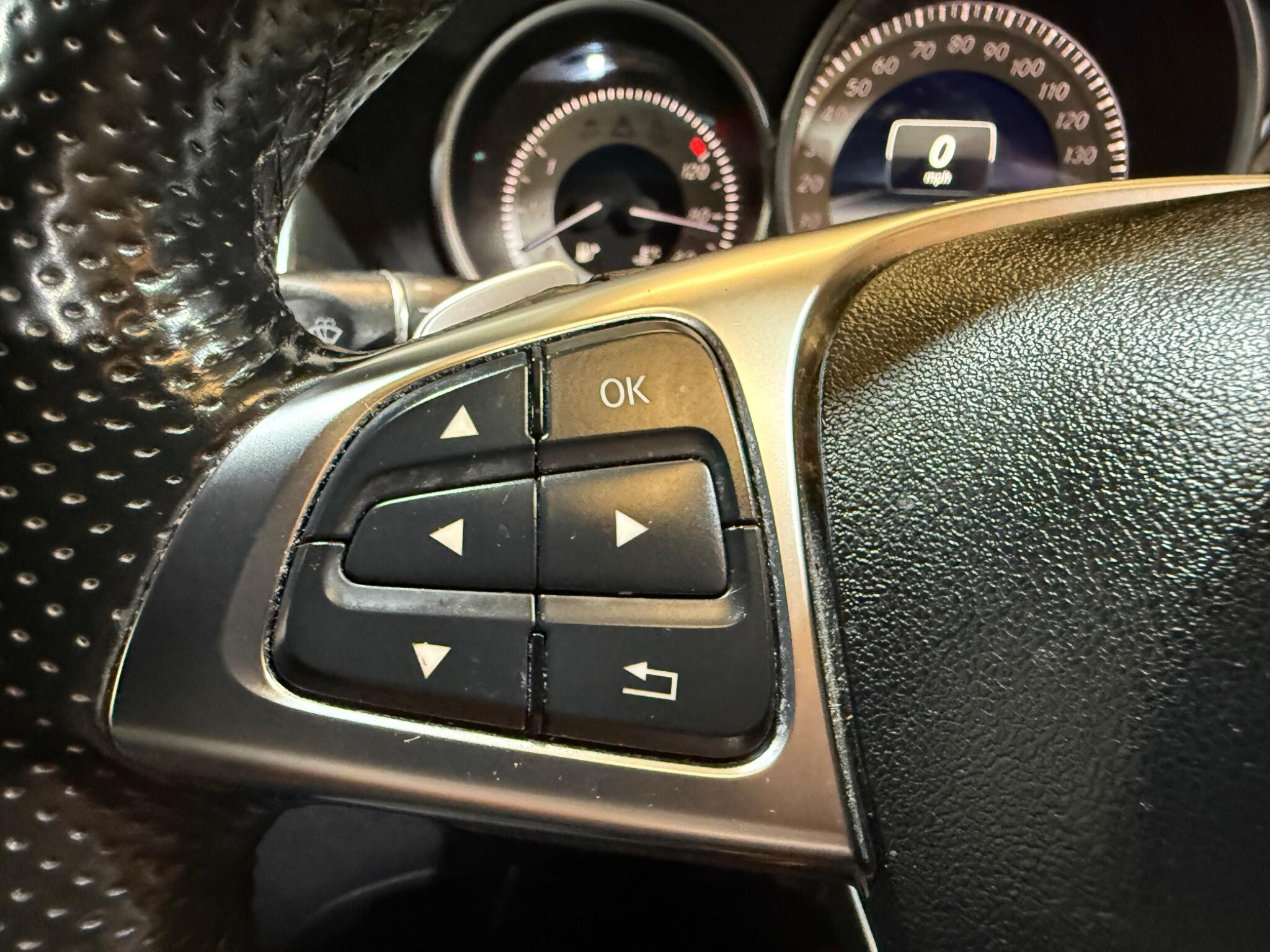 Mercedes-Benz CLS view 25