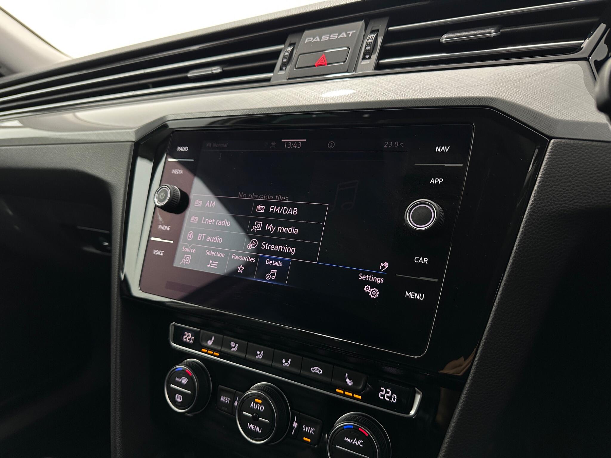 Volkswagen Passat view 25