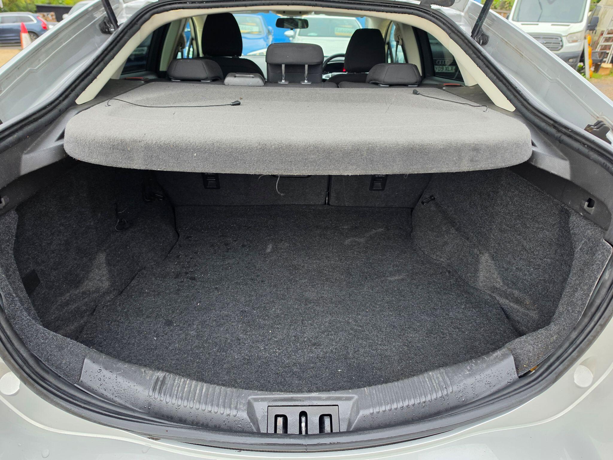Ford Mondeo view 25